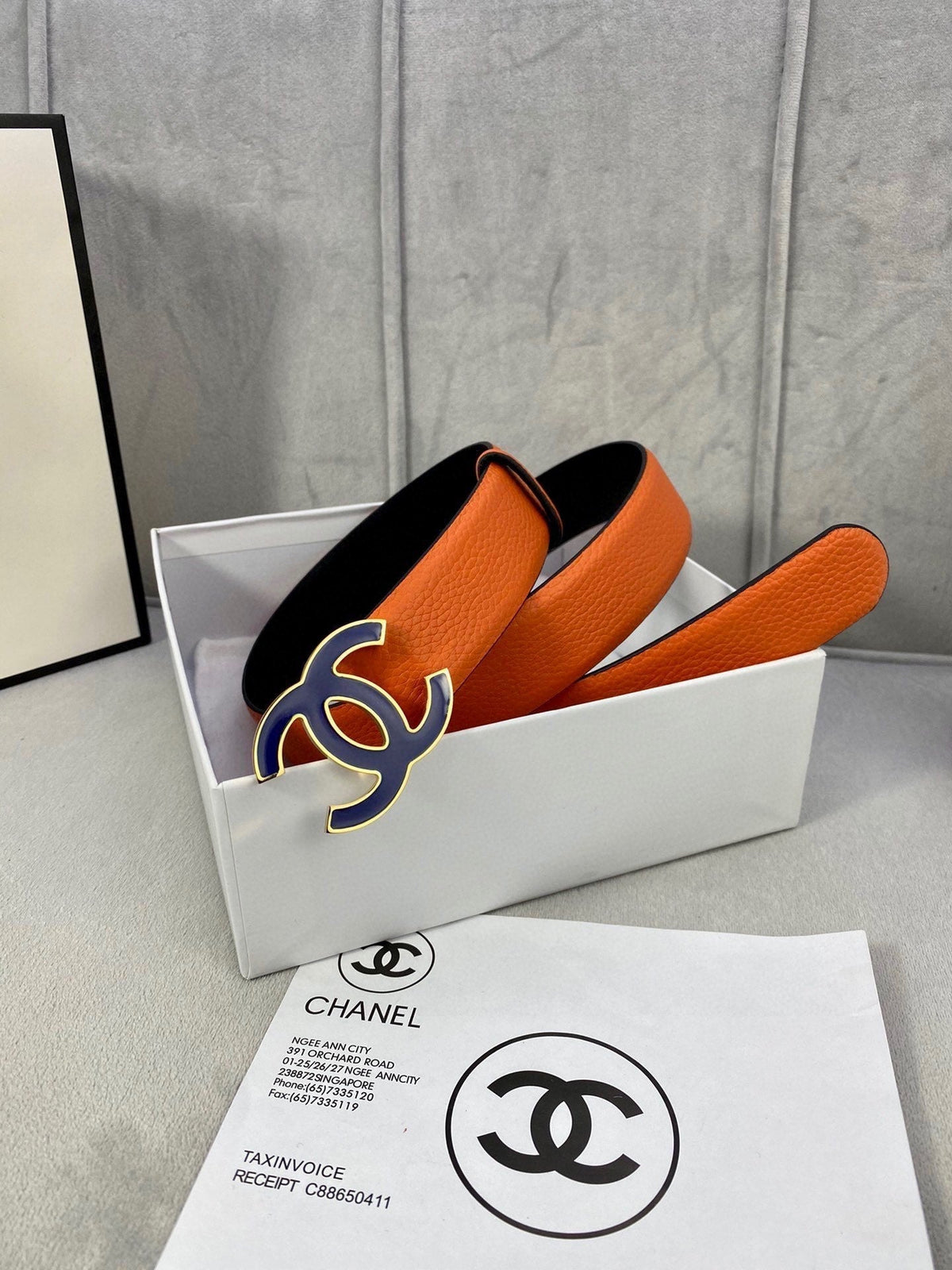 CC 30MM BELT IN FIRE ORANGE GRAINED CALFSKIN WITH NAVY BLUE METAL LOGO