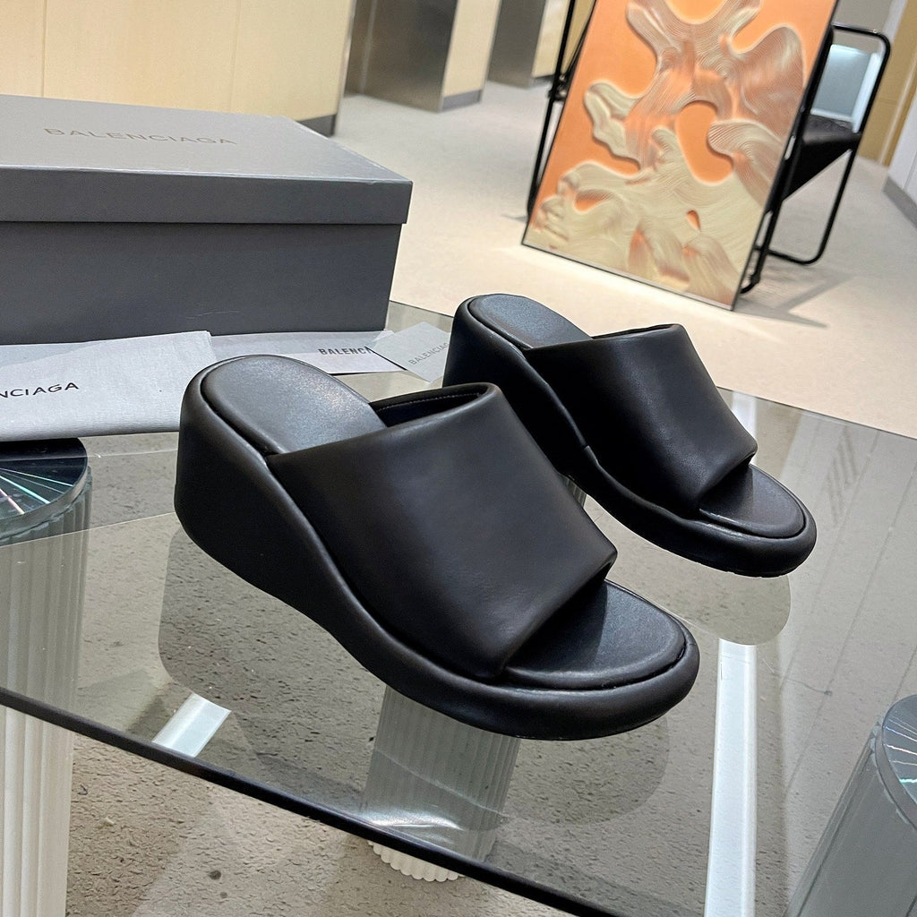WEDGE SANDALS IN BLACK SOFT LAMBSKIN