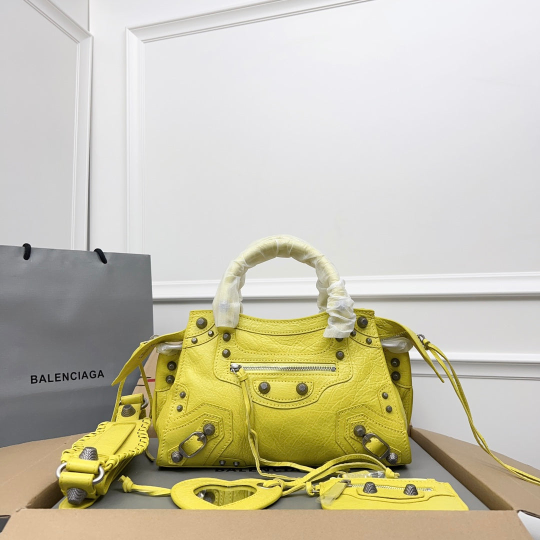 NEO CAGOLE 26 IN WATTLE YELLOW LAMBSKIN