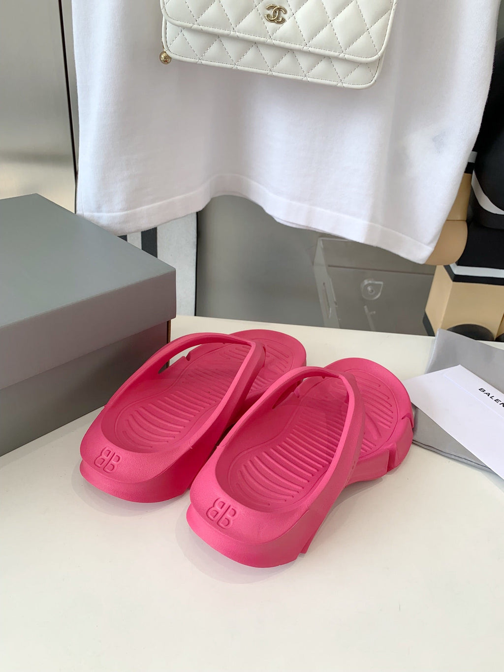 THONG SANDALS IN CABARET PINK RUBBER