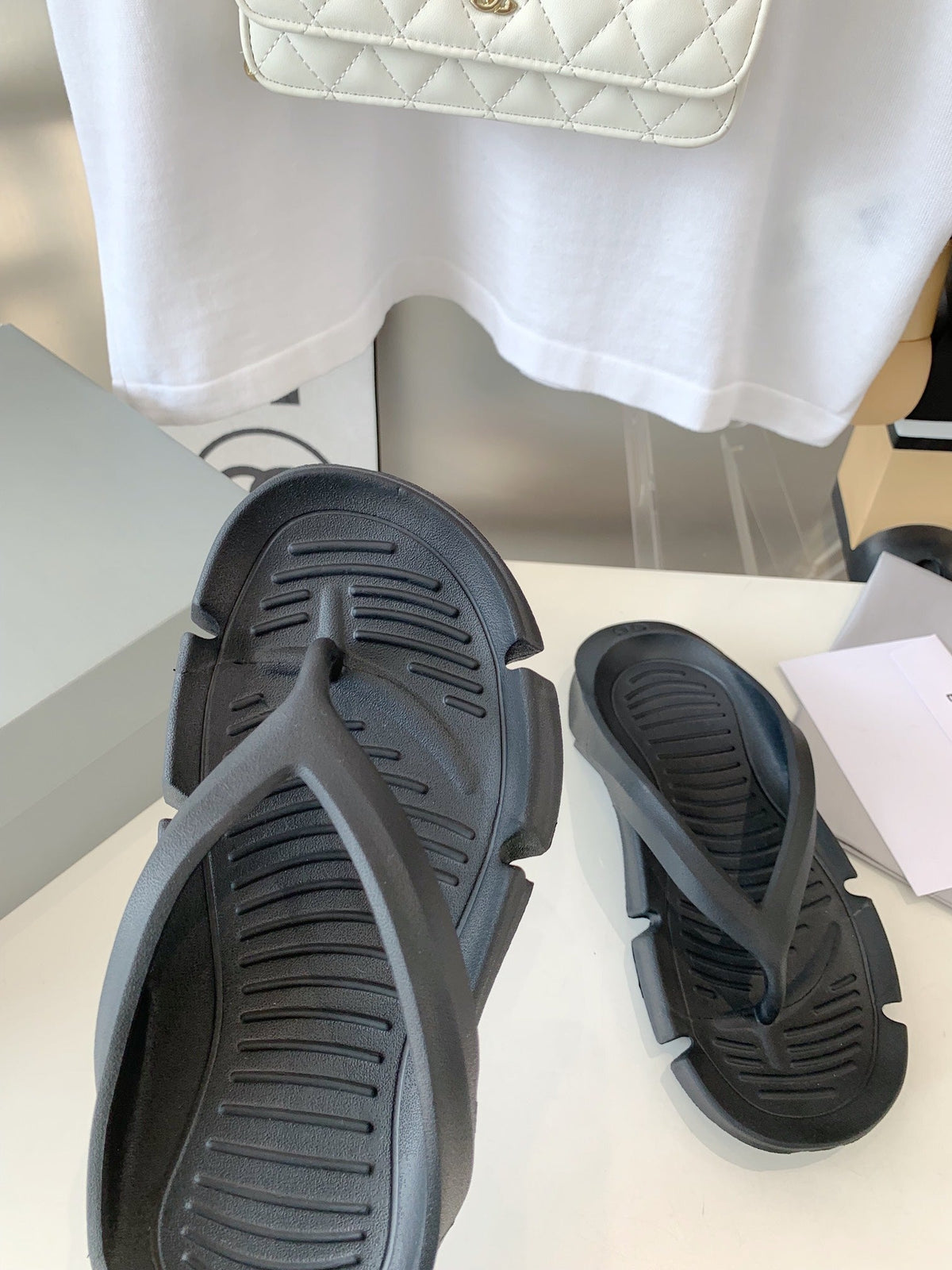 THONG SANDALS IN BLACK RUBBER
