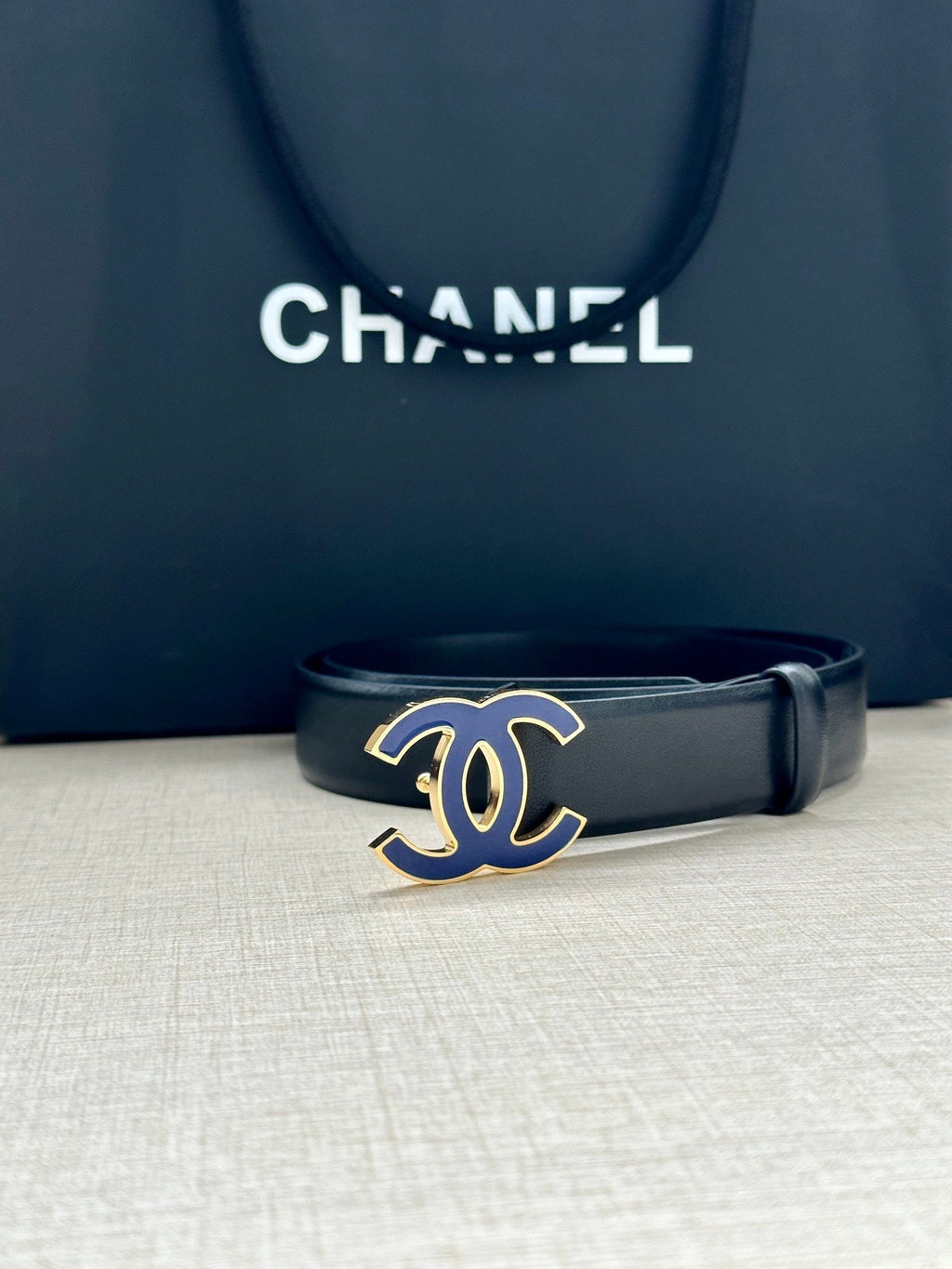 CC 30MM BELT IN BLACK SMOOTH CALFSKIN WITH NAVY BLUE METAL LOGO