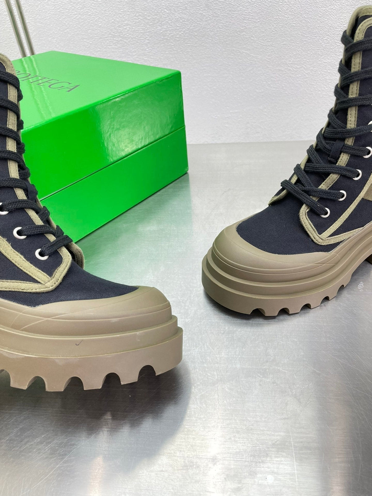 RIBBON BOMBER LACE-UP BOOTS IN BLACK MIX OLIVE GREEN CANVAS