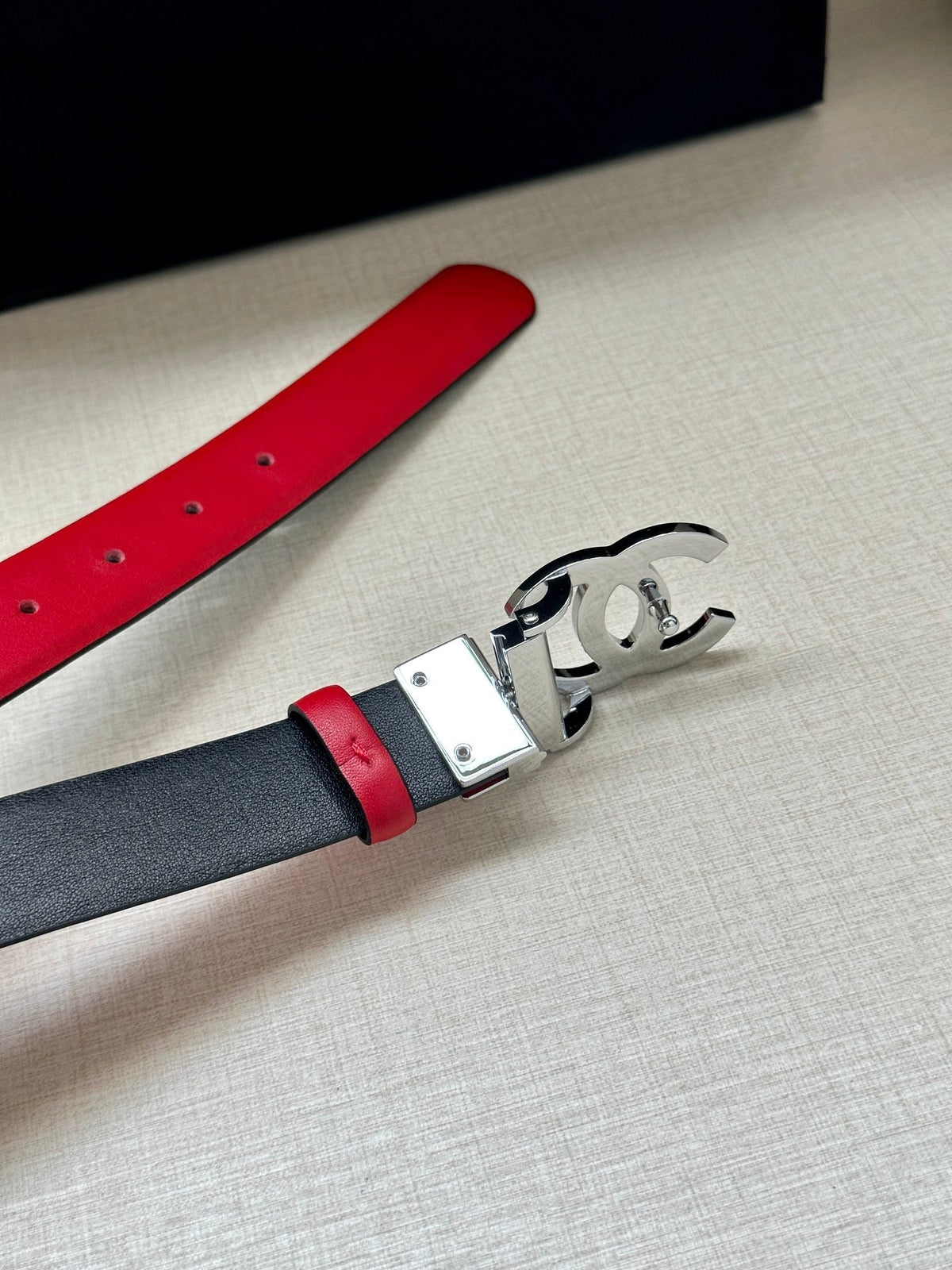 CC 30MM BELT IN CHERRY RED AND BLACK CALFSKIN WITH SILVER HARDWARE