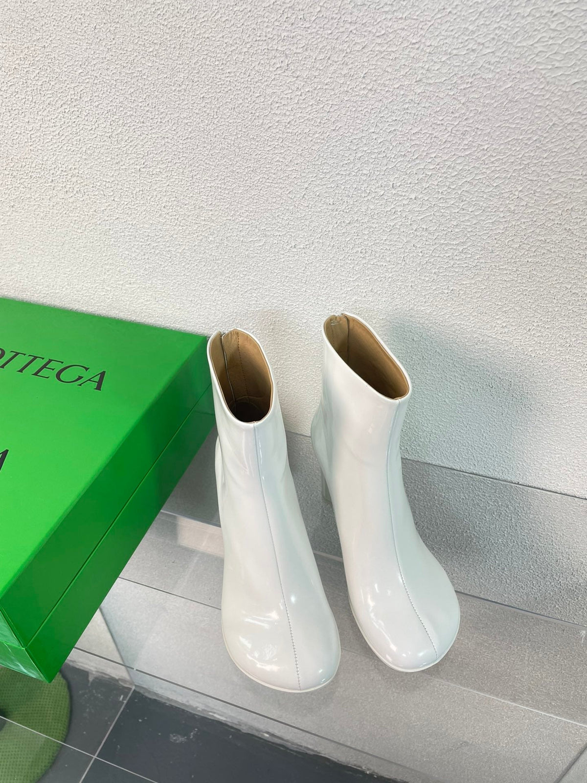 ATOMIC ANKLE BOOT IN WHITE CALFSKIN 75 MM
