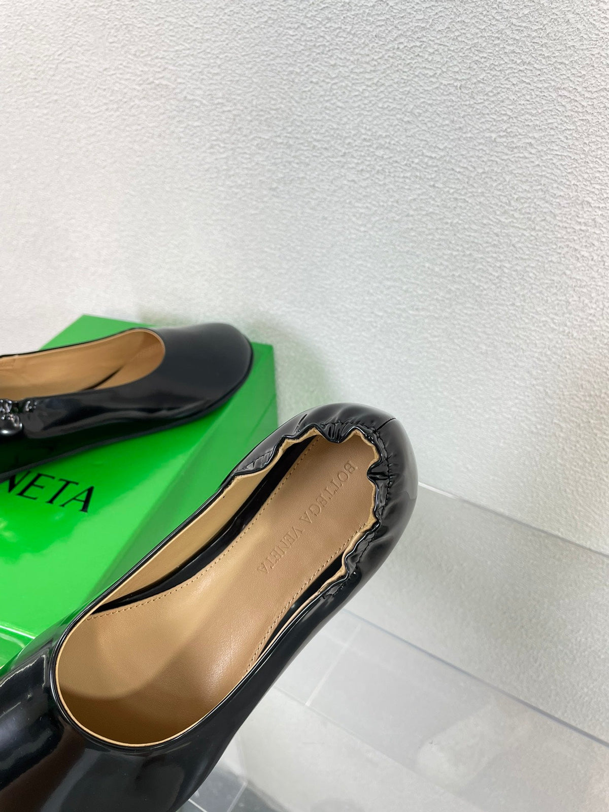 ATOMIC BALLERINA FLAT IN BLACK CALFSKIN