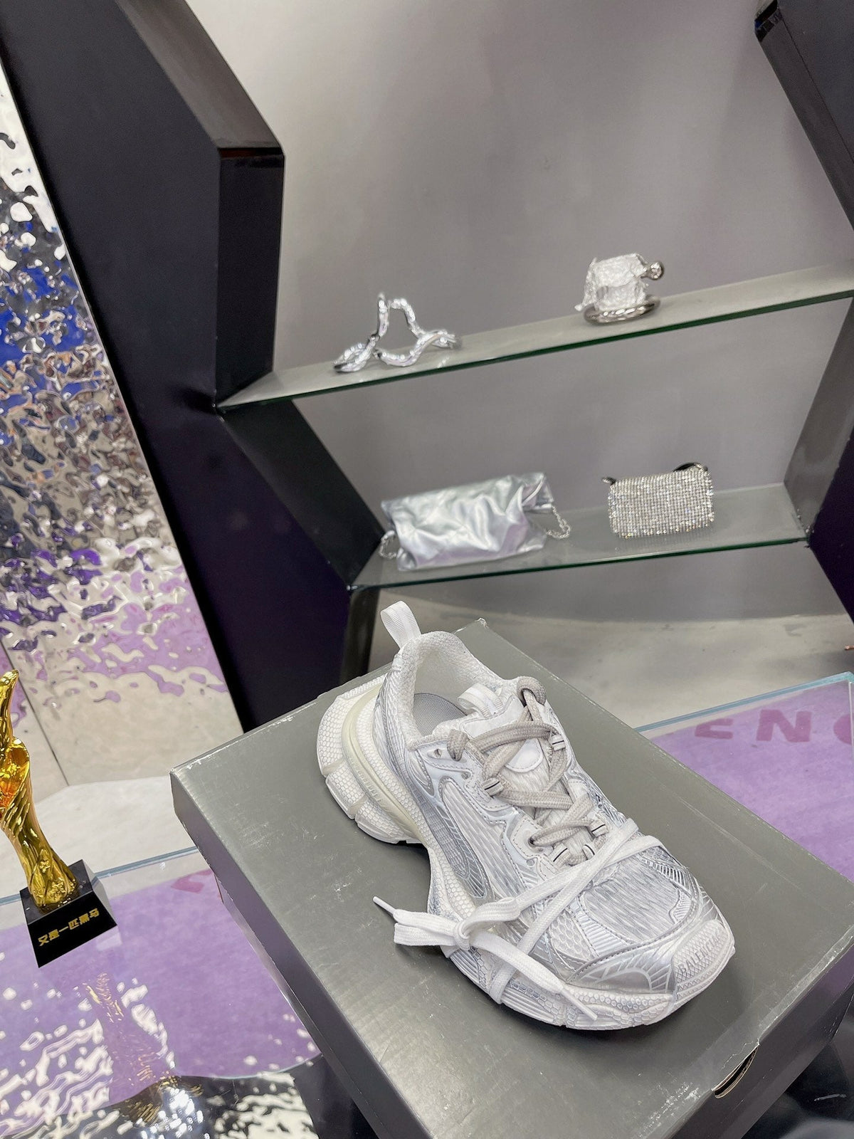 3XL SNEAKER IN SILVER MIX WHITE MESH AND POLYURETHANE