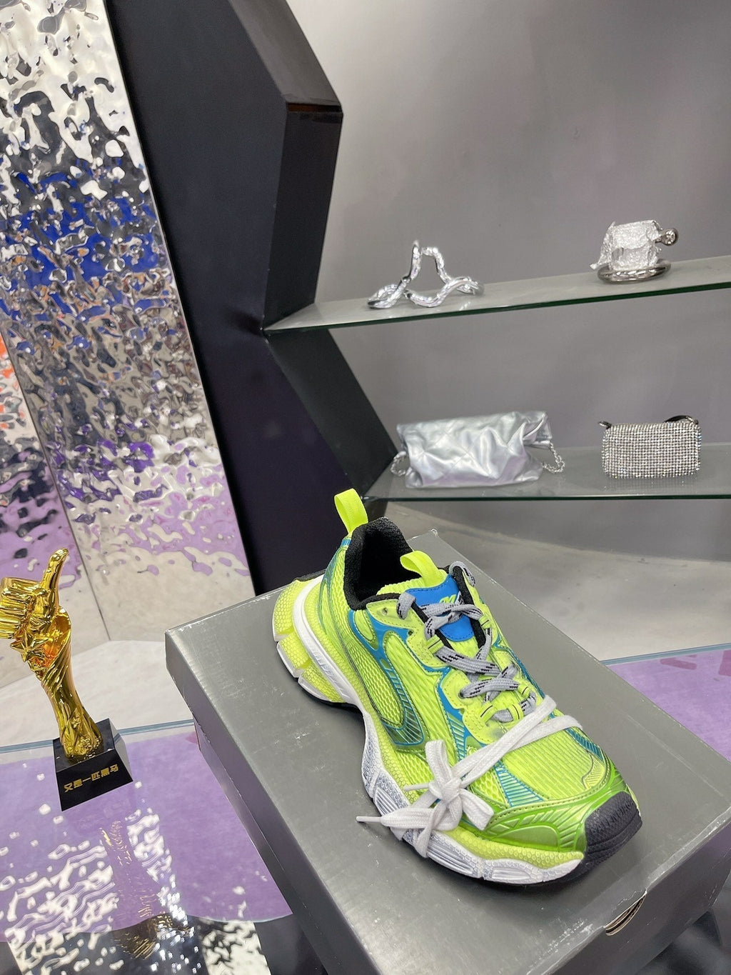 3XL SNEAKER IN NEON GREEN MESH AND POLYURETHANE