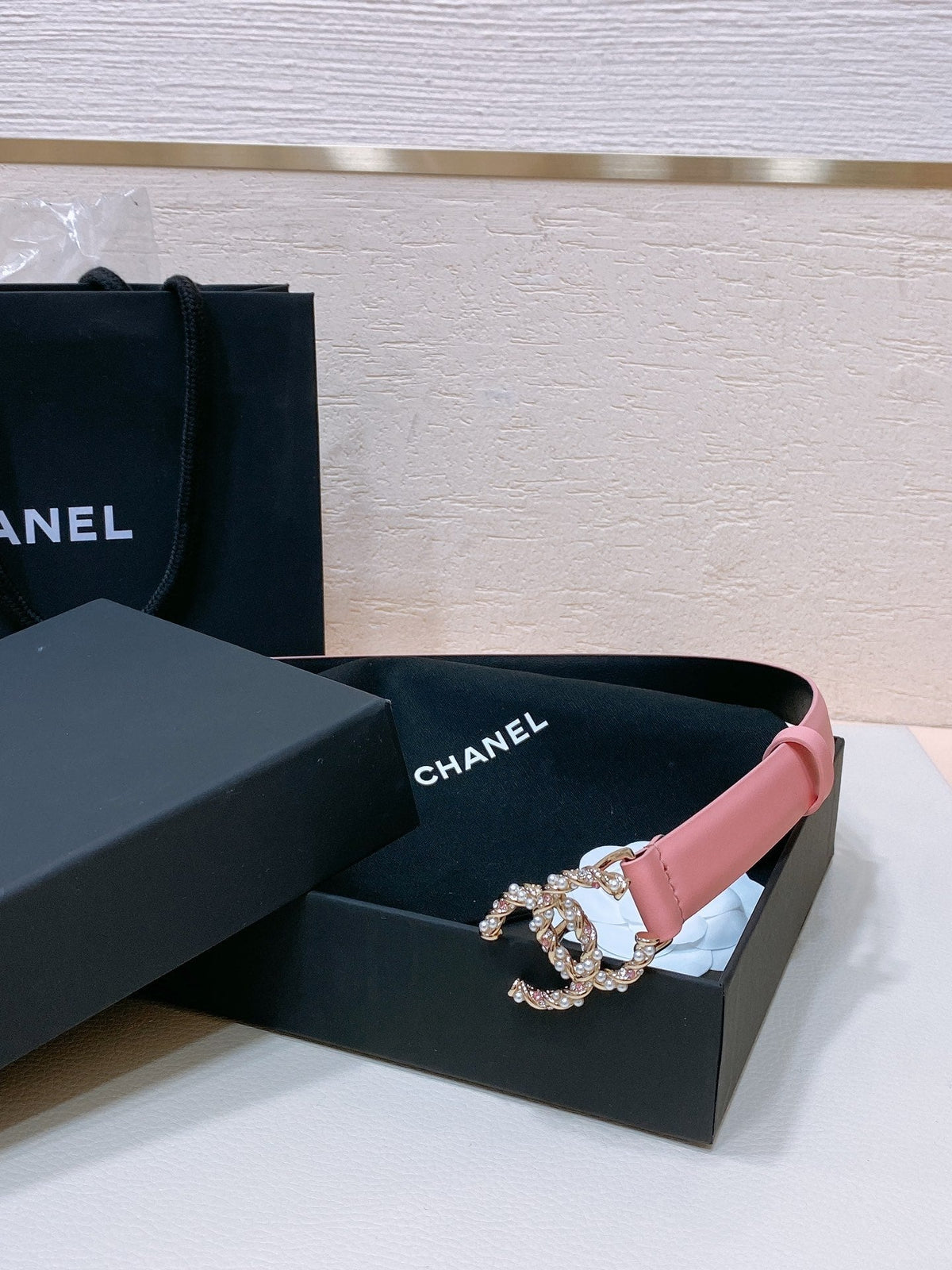 CC BELT 20MM IN SALMON PINK CALFSKIN GOLD HARDWARE ATTACH PEARLS