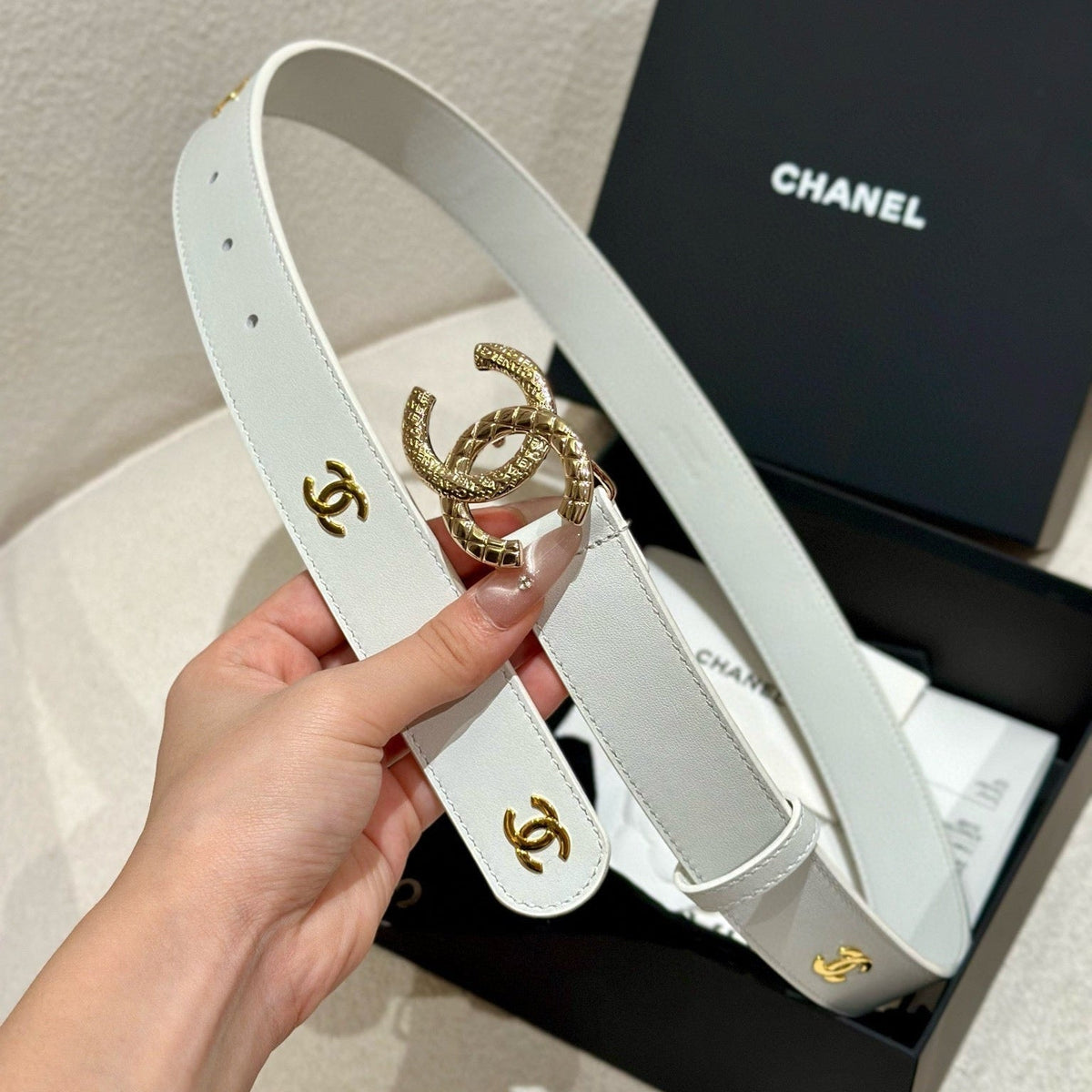 DOUBLE C BELT 30MM IN WHITE CALFSKIN GOLD BUCKLE WITH EMBOSSED CHECK PATTERN