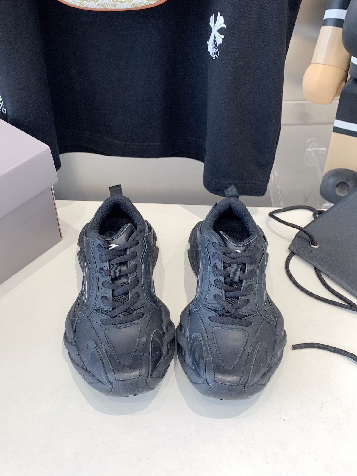 MONDAY SHOE IN BLACK COWSKIN AND POLYESTER