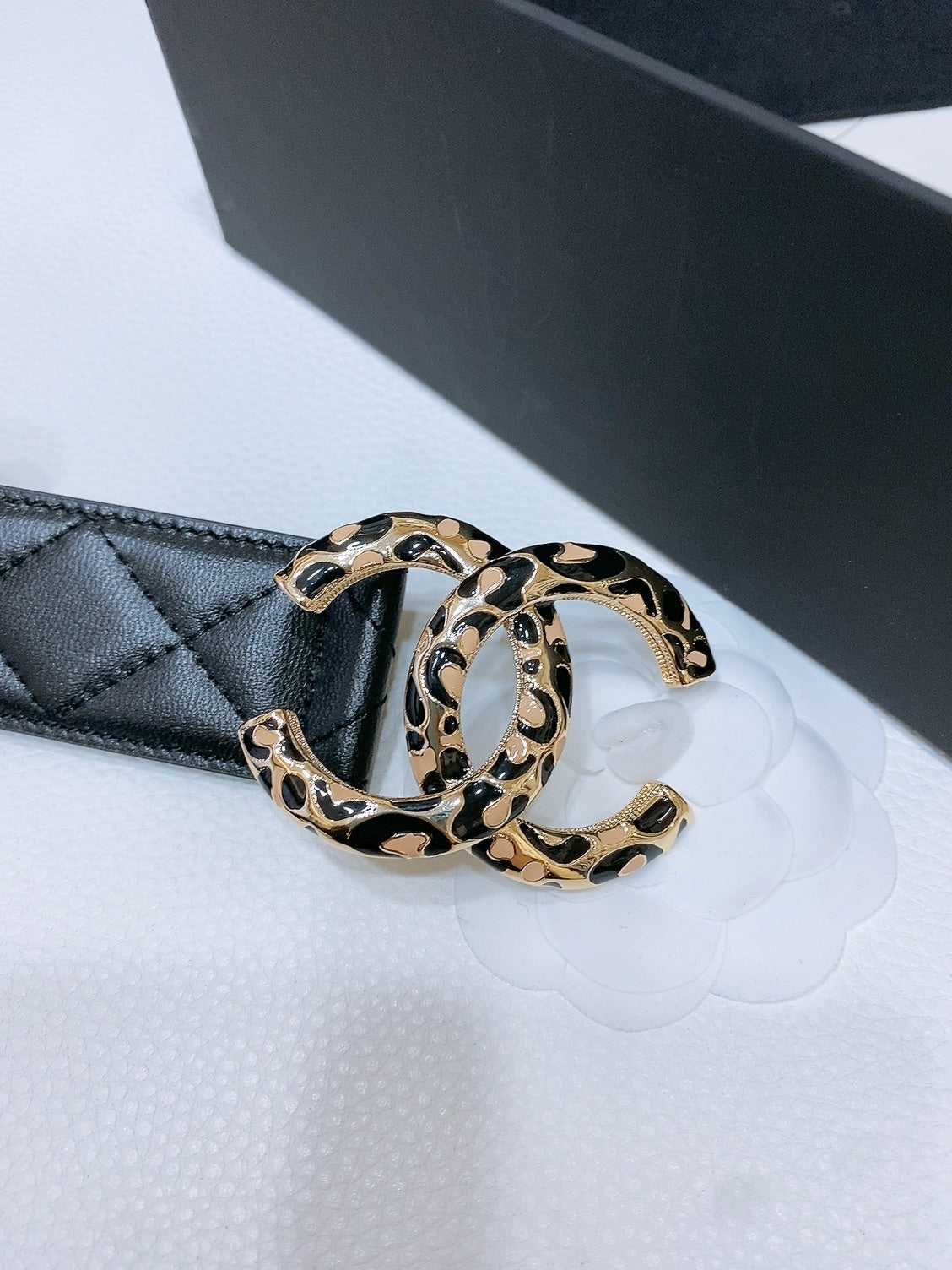 DOUBLE C BELT 38MM IN BLACK QUILTED LAMBSKIN WITH BLACK AND BEIGE LEOPARD PRINT BUCKLE