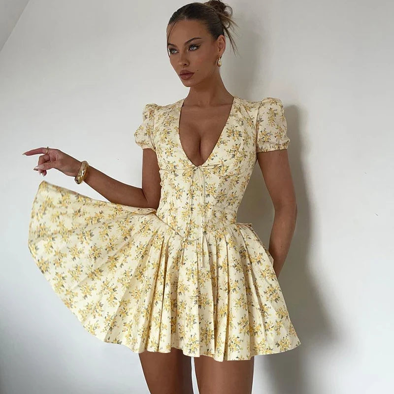 Hugcitar 2026 Floral Print V Neck Short Sleeve Lace Up Zip Up Sexy Slim Pleated Mini Dress Summer Elegant Outfits Party Vacation