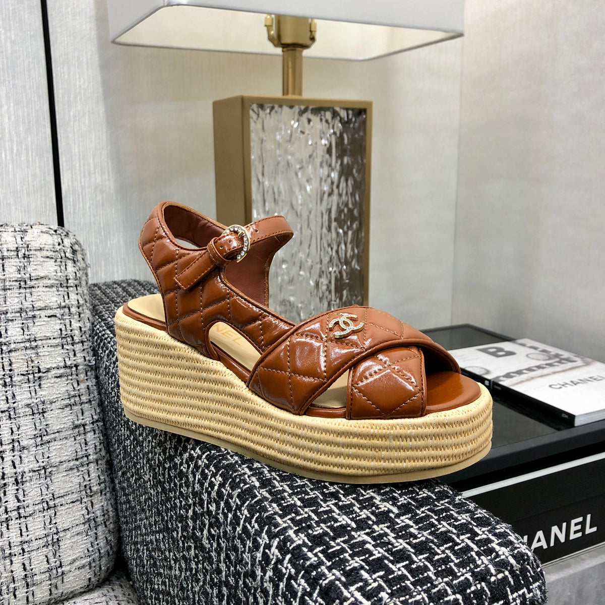 PEEP-TOE THICK SOLE SANDALS IN PERU BROWN PATENT LAMBSKIN