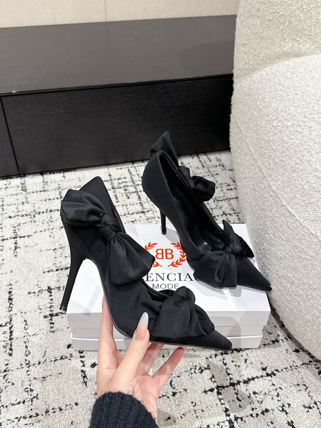 KNIFE KNOT 95MM PUMP IN BLACK STRETCH CUPRO AND NYLON JERSEY
