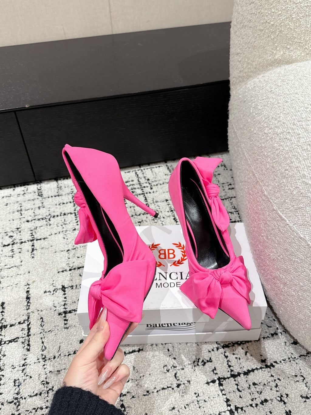 KNIFE KNOT 95MM PUMP IN BRIGHT PINK STRETCH CUPRO AND NYLON JERSEY