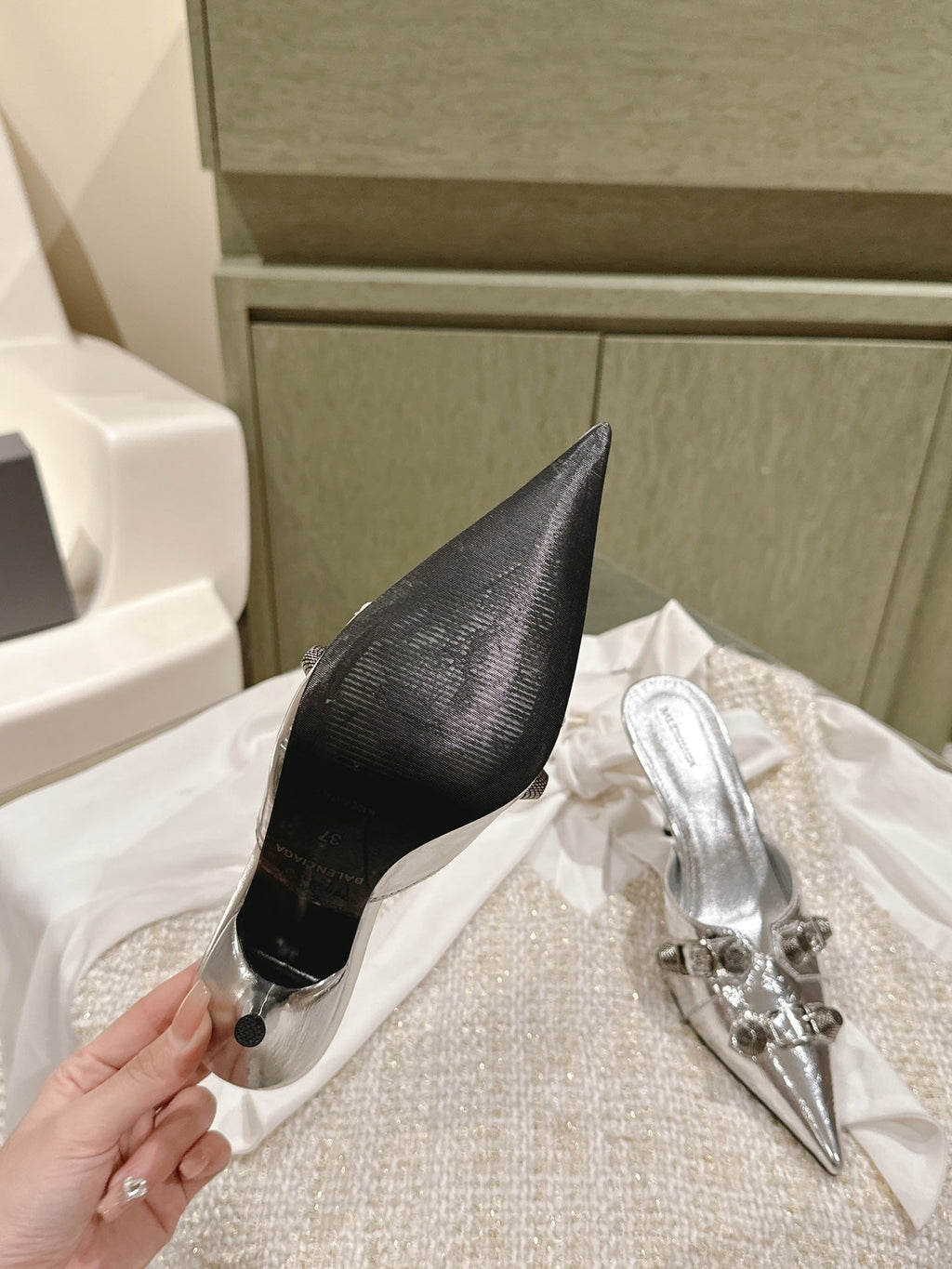 CAGOLE POINTED HIGH MULES IN SILVER SHINY CALFSKIN