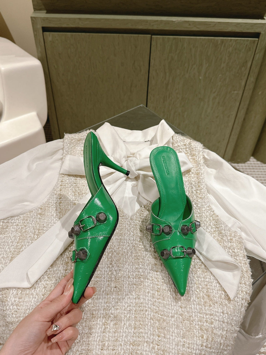 CAGOLE POINTED HIGH MULES IN GREEN SHINY CALFSKIN