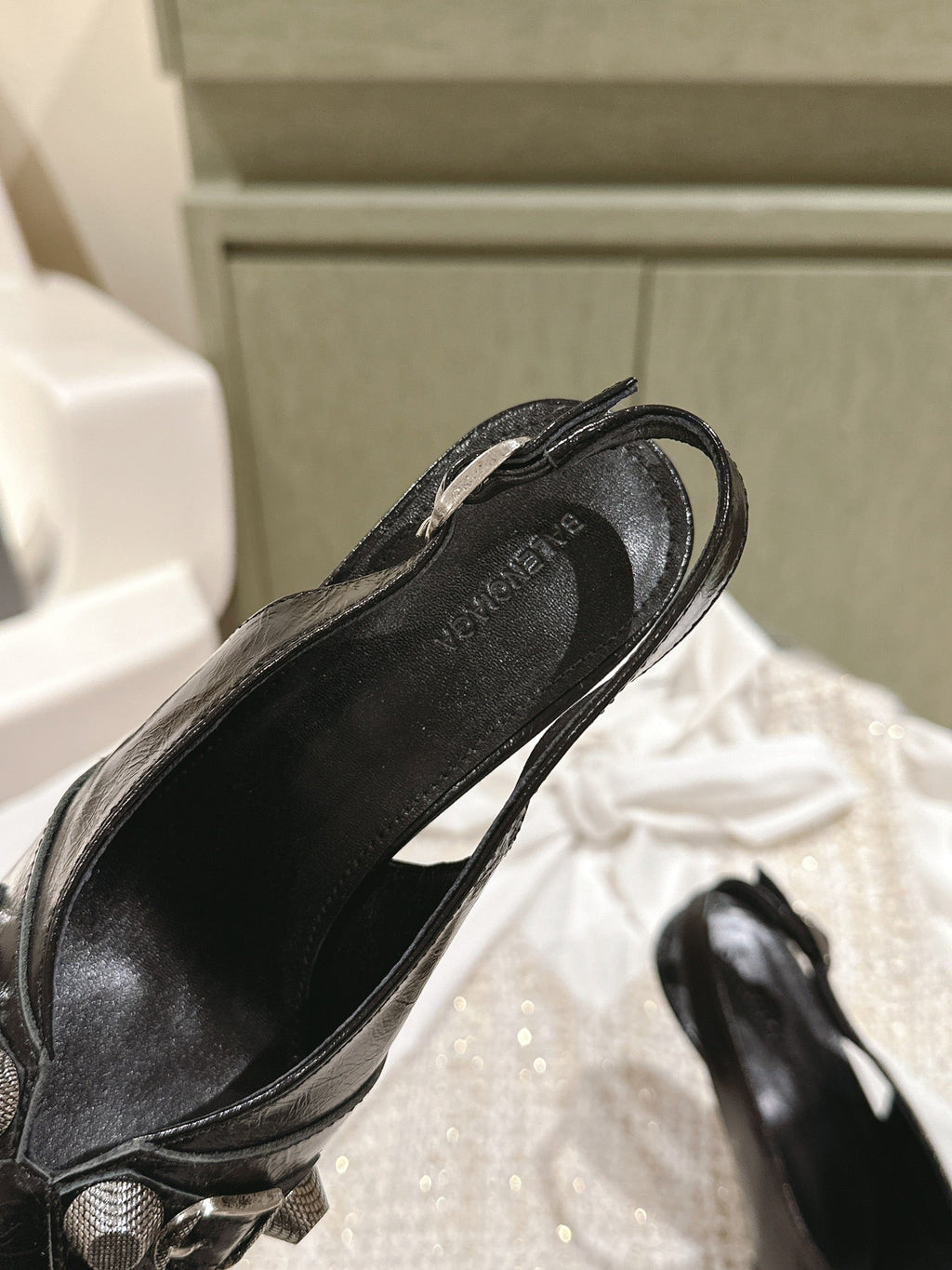 CAGOLE HIGH SLINGBACK IN BLACK GLOSSY CALFSKIN