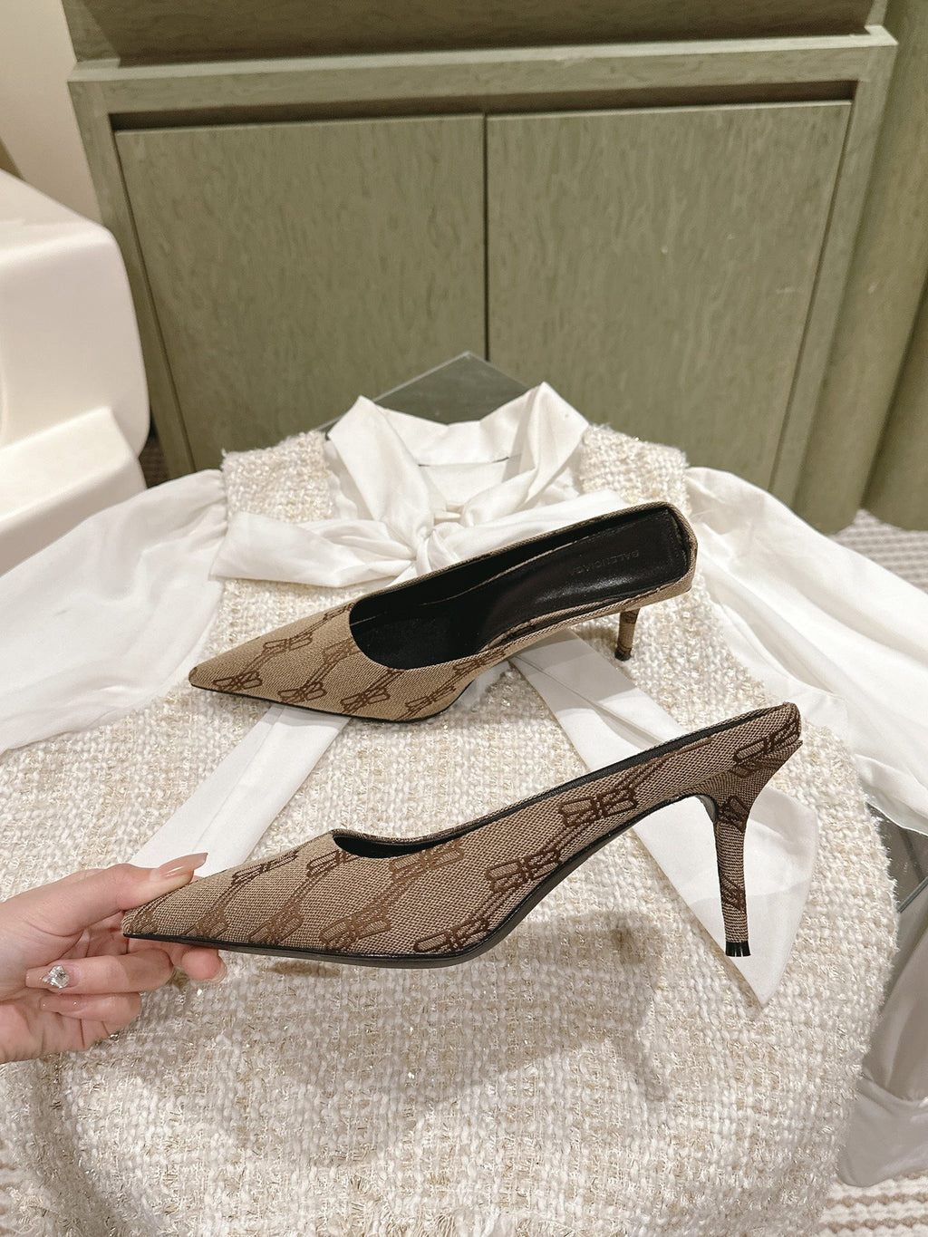 POINTED HIGH MULES IN BEIGE MONOGRAM JACQUARD FABRIC