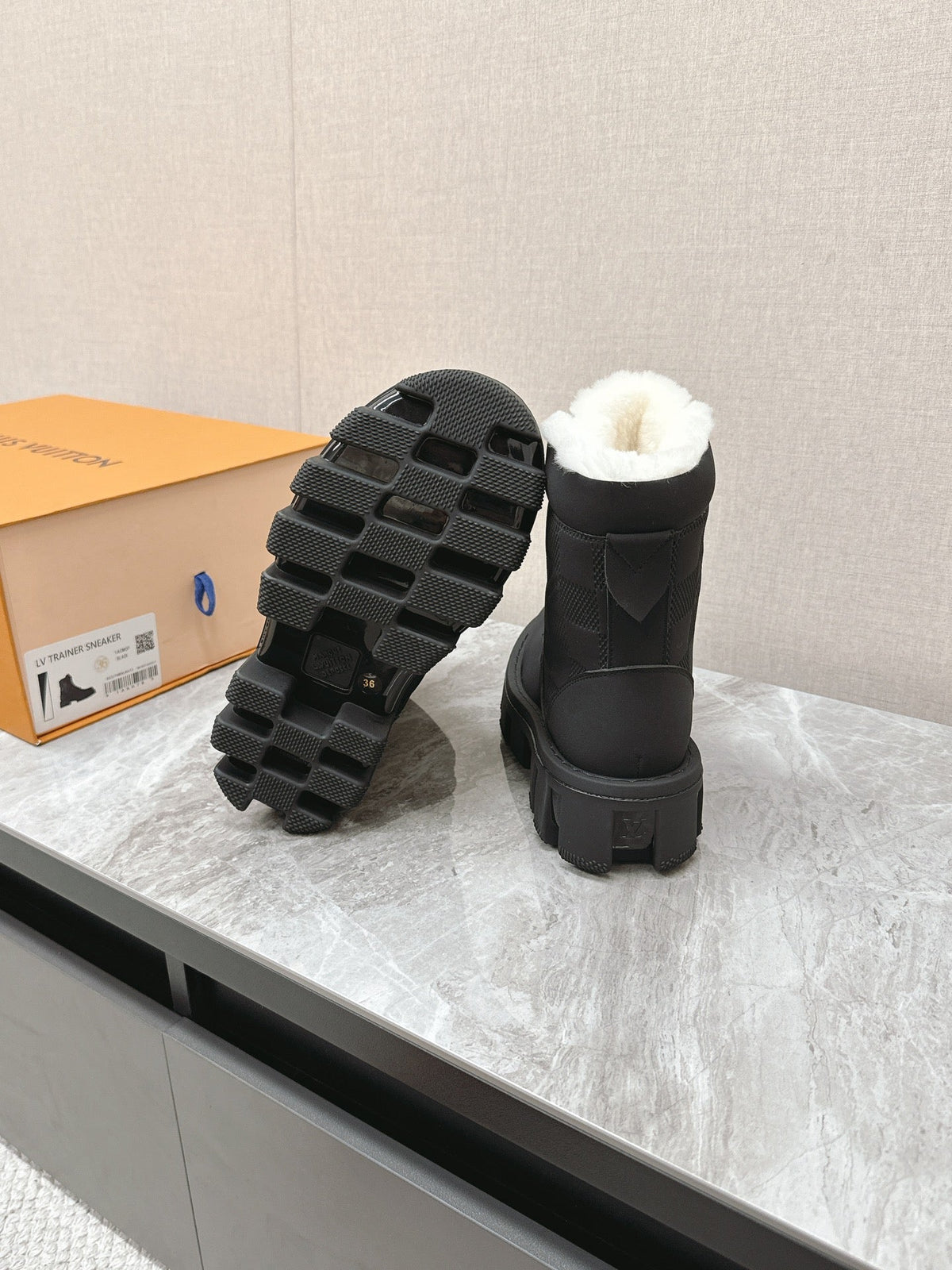 MARTIN ANKLE BOOTS IN BLACK SUEDE AND WHITE SHEARLING LINING