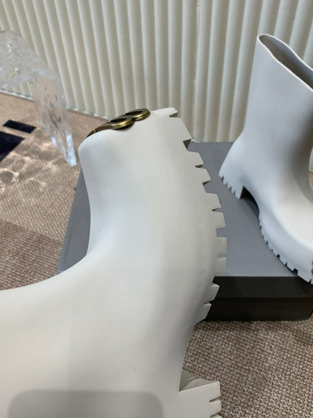 WHITE SCULPTED RUBBER BOOTS WITH GOLD MONOGRAM