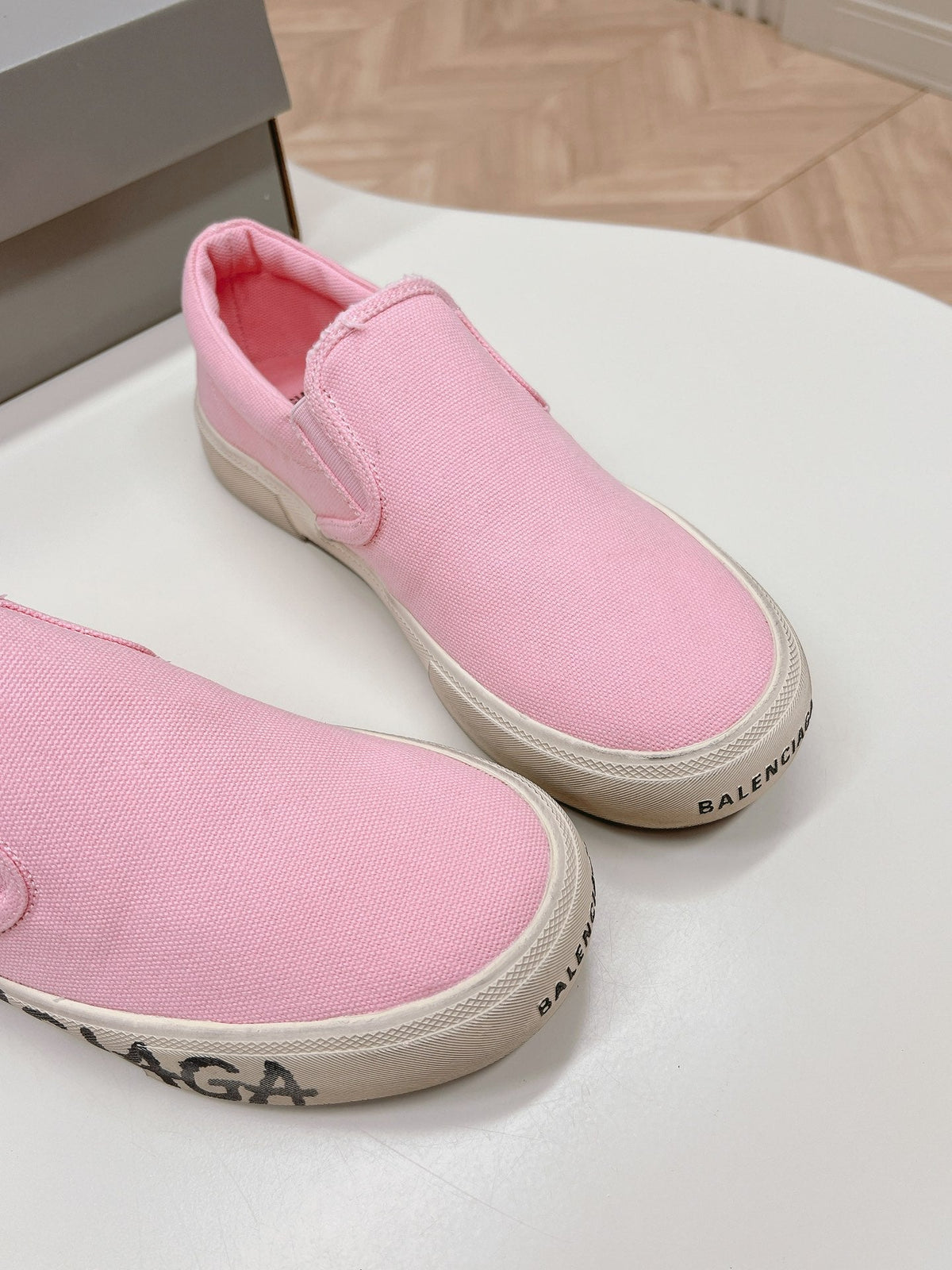 SLIP-ON SNEAKERS GRAFFITI IN PINK CANVAS