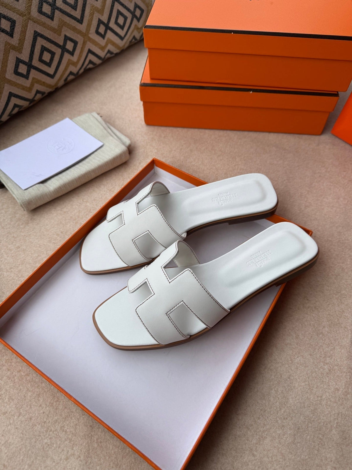 0RAN SANDALS IN WHITE CALFSKIN
