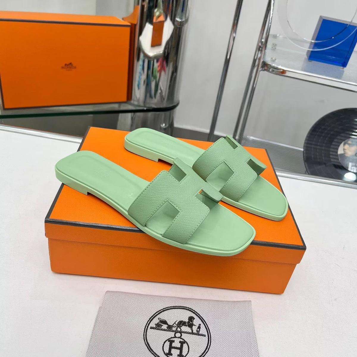 0RAN SANDALS IN GREEN PASTEL CALFSKIN