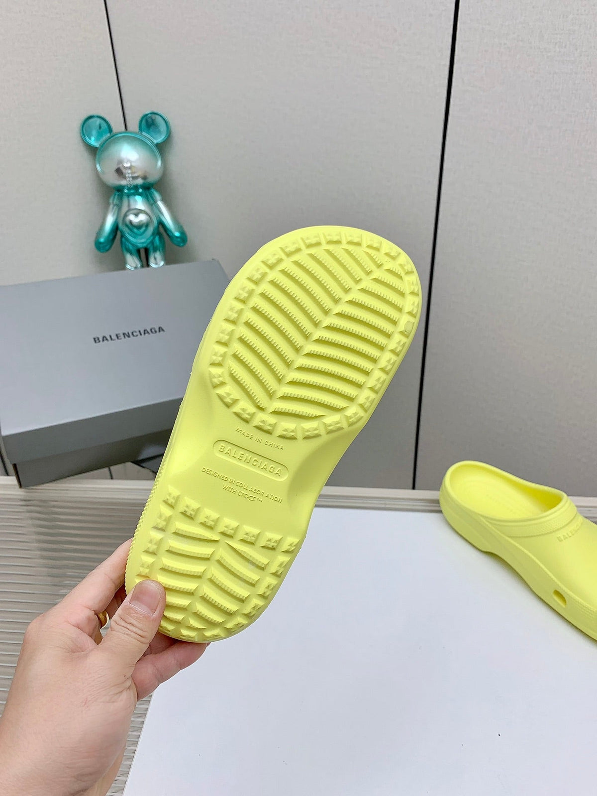 POOL CROCS IN MANZ YELLOW RUBBER