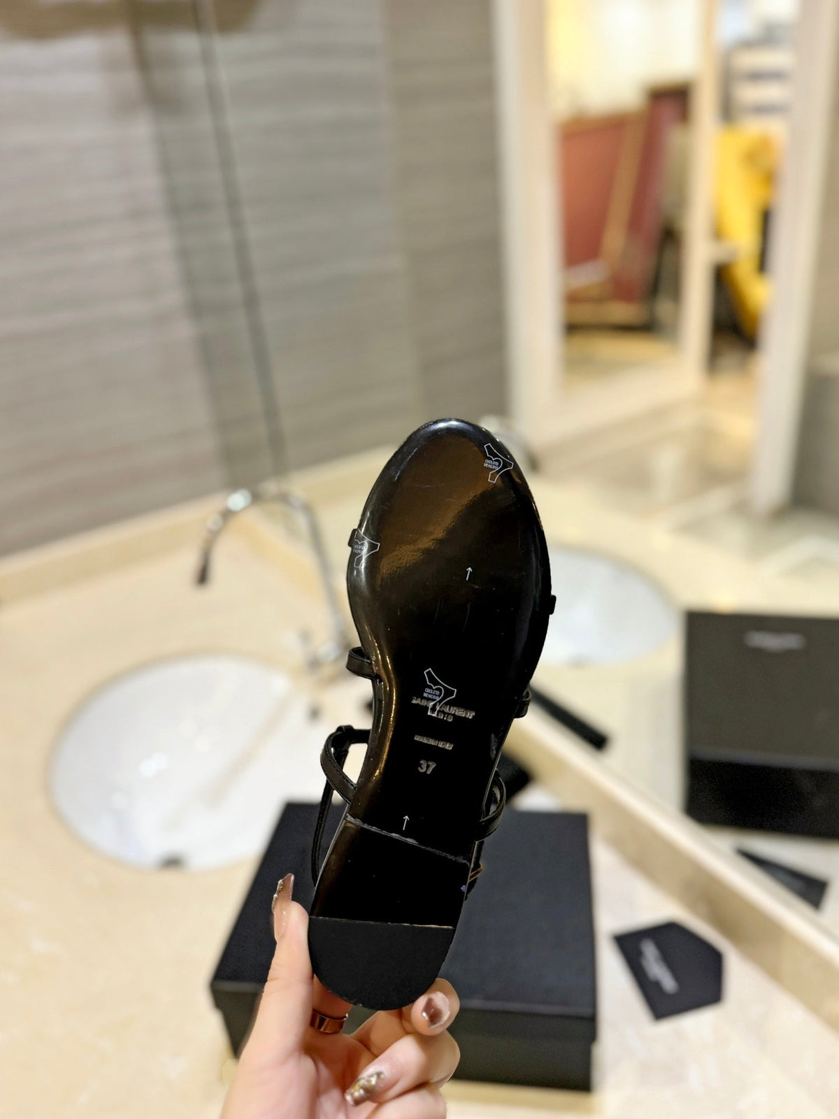 SL LOGO FLAT SANDALS BLACK CALFSKIN
