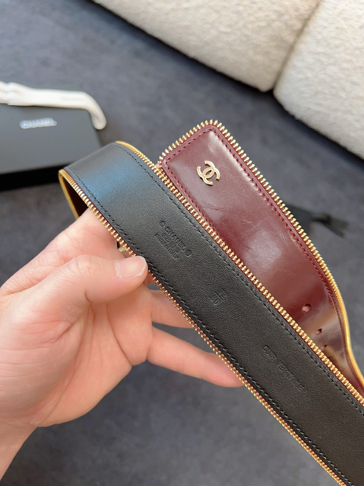 BELT 40MM IN WINE RED CALFSKIN WITH INTERWOVEN CHAIN BUCKLE ZIPPER IN TRIM GOLD HARDWARE