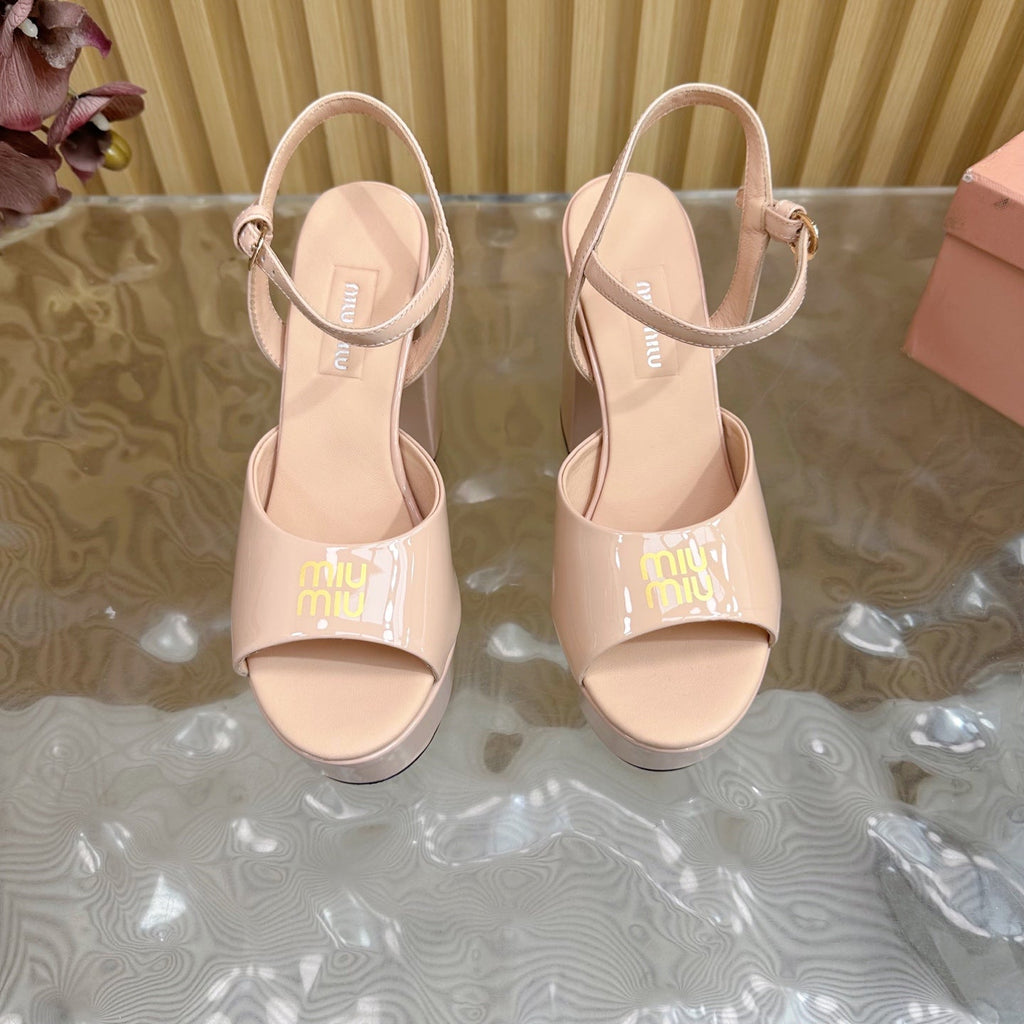 PLATFORM HEELS IN LADY PINK PATENT CALFSKIN GOLD LOGO IN STRAP