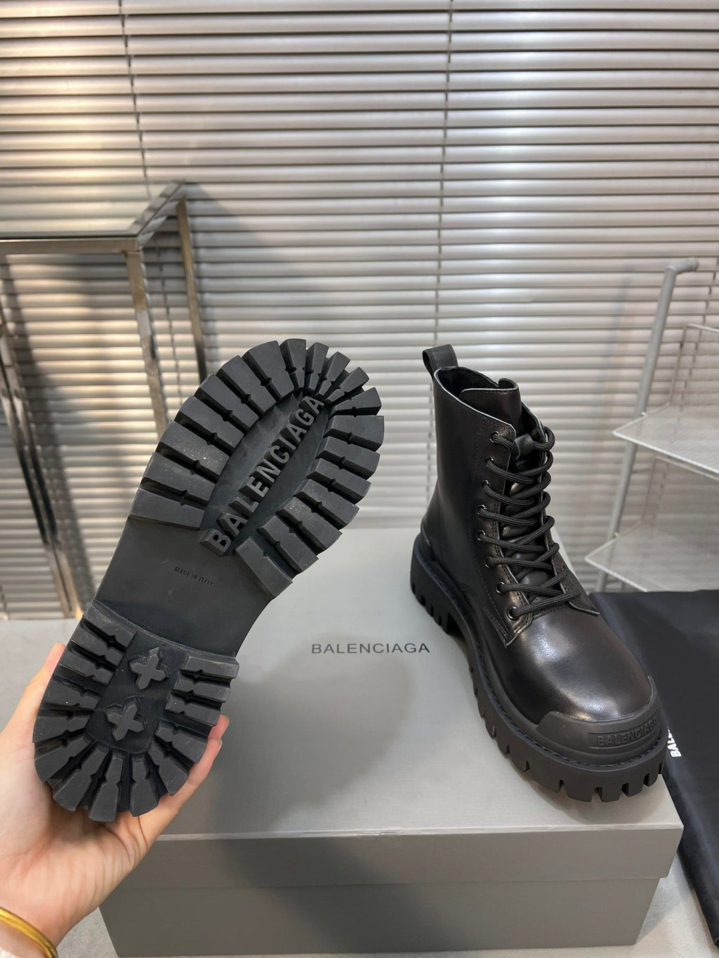 CHUNKY BOOTS IN BLACK SMOOTH CALFSKIN