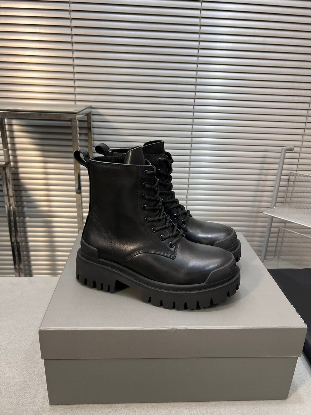 CHUNKY BOOTS IN BLACK SMOOTH CALFSKIN