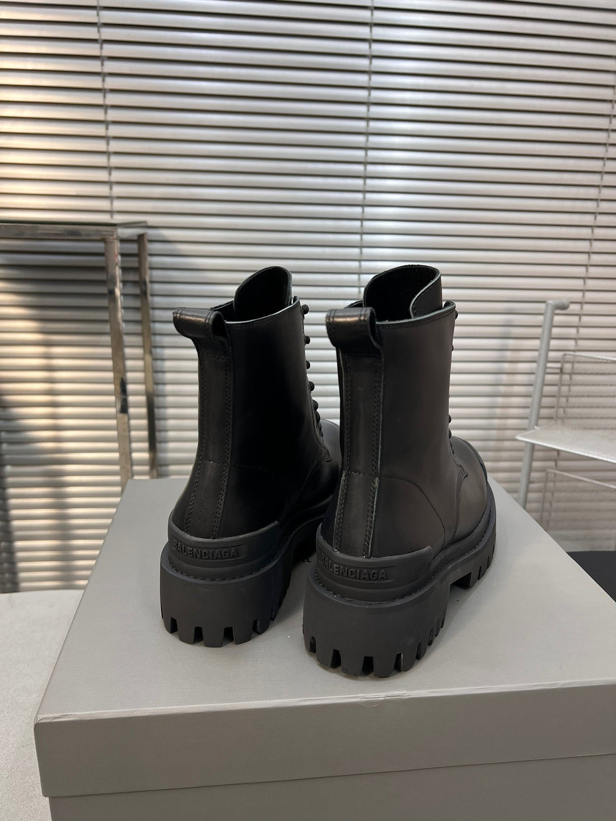 CHUNKY BOOTS IN BLACK SMOOTH CALFSKIN