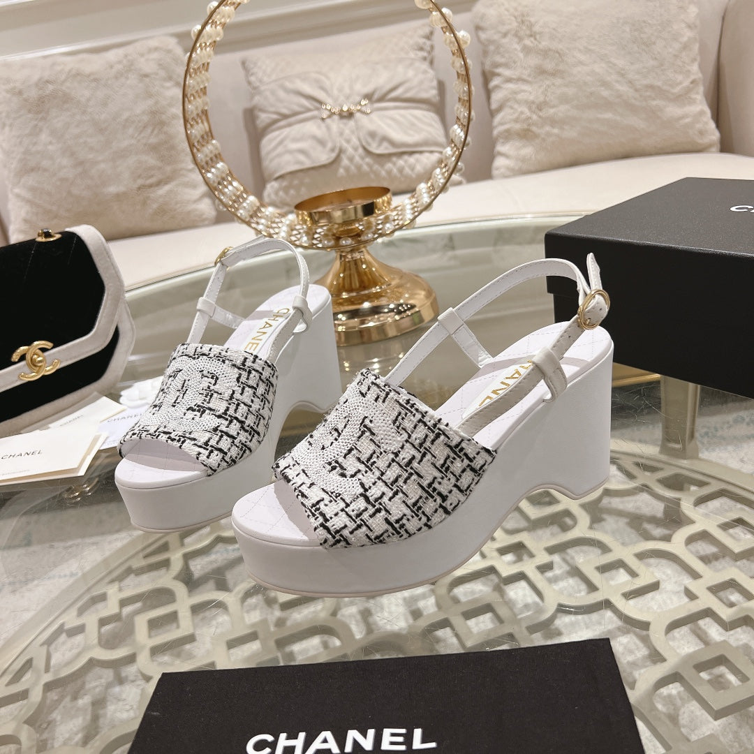 WEDGE SANDALS IN BLACK MIX WHITE FABRIC WITH LOGO