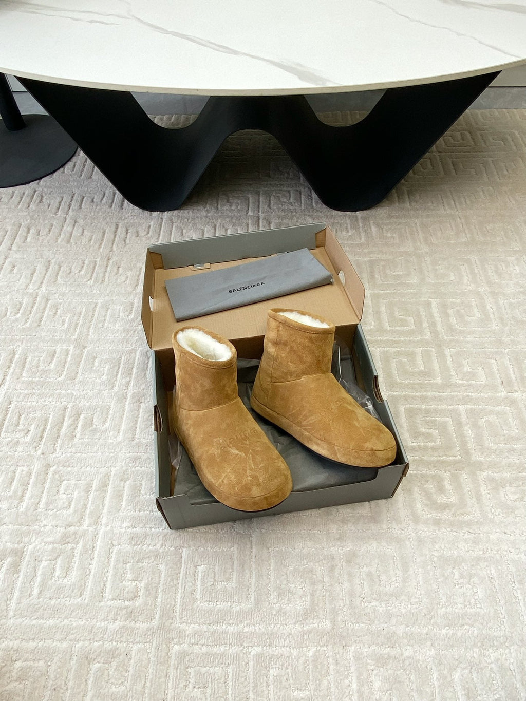 FLAT ANKLE BOOTS IN CIDER BROWN SUEDE AND SHEARLING LINING