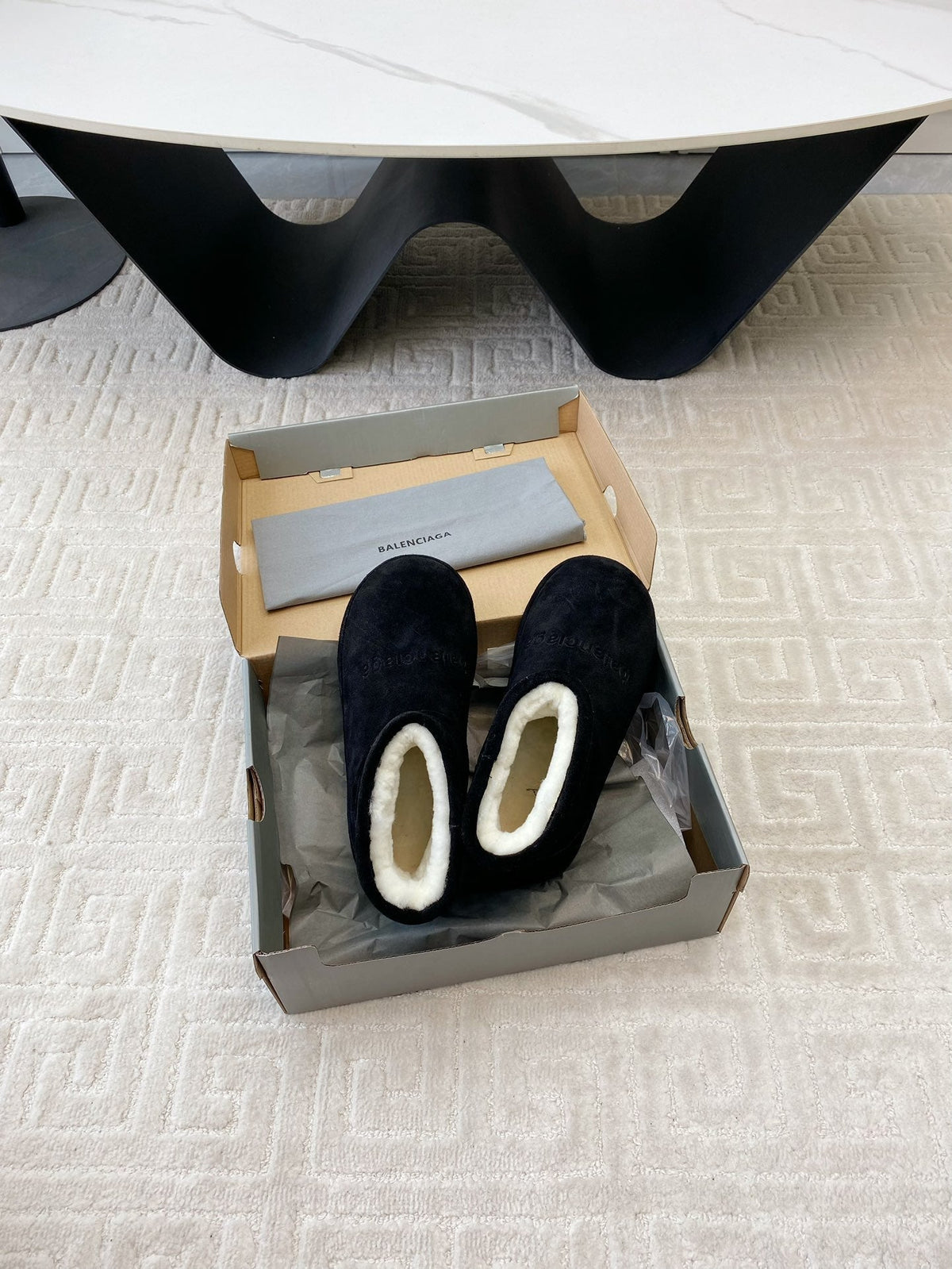 FLAT ANKLE BOOTS IN BLACK SUEDE AND SHEARLING LINING