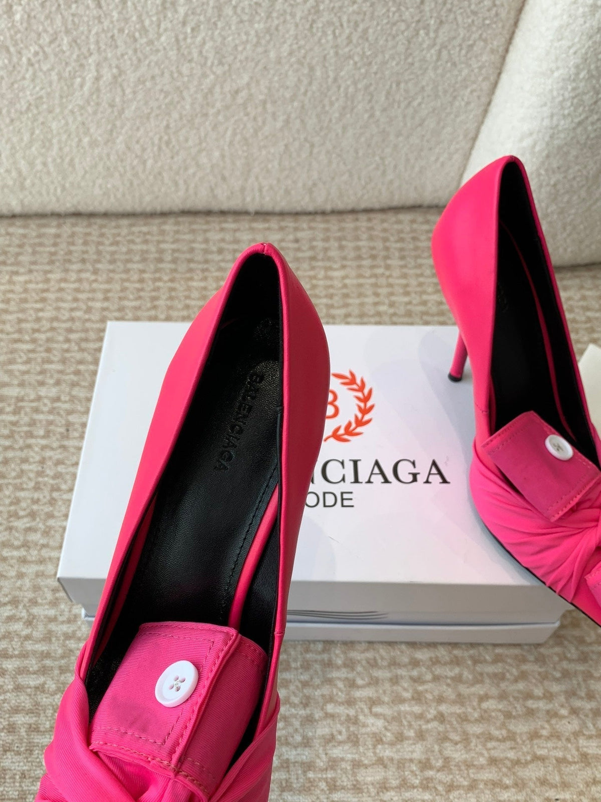 KNIFE CHEMISE HIGH PUMPS IN BRIGHT PINK COTTON AND CALFSKIN