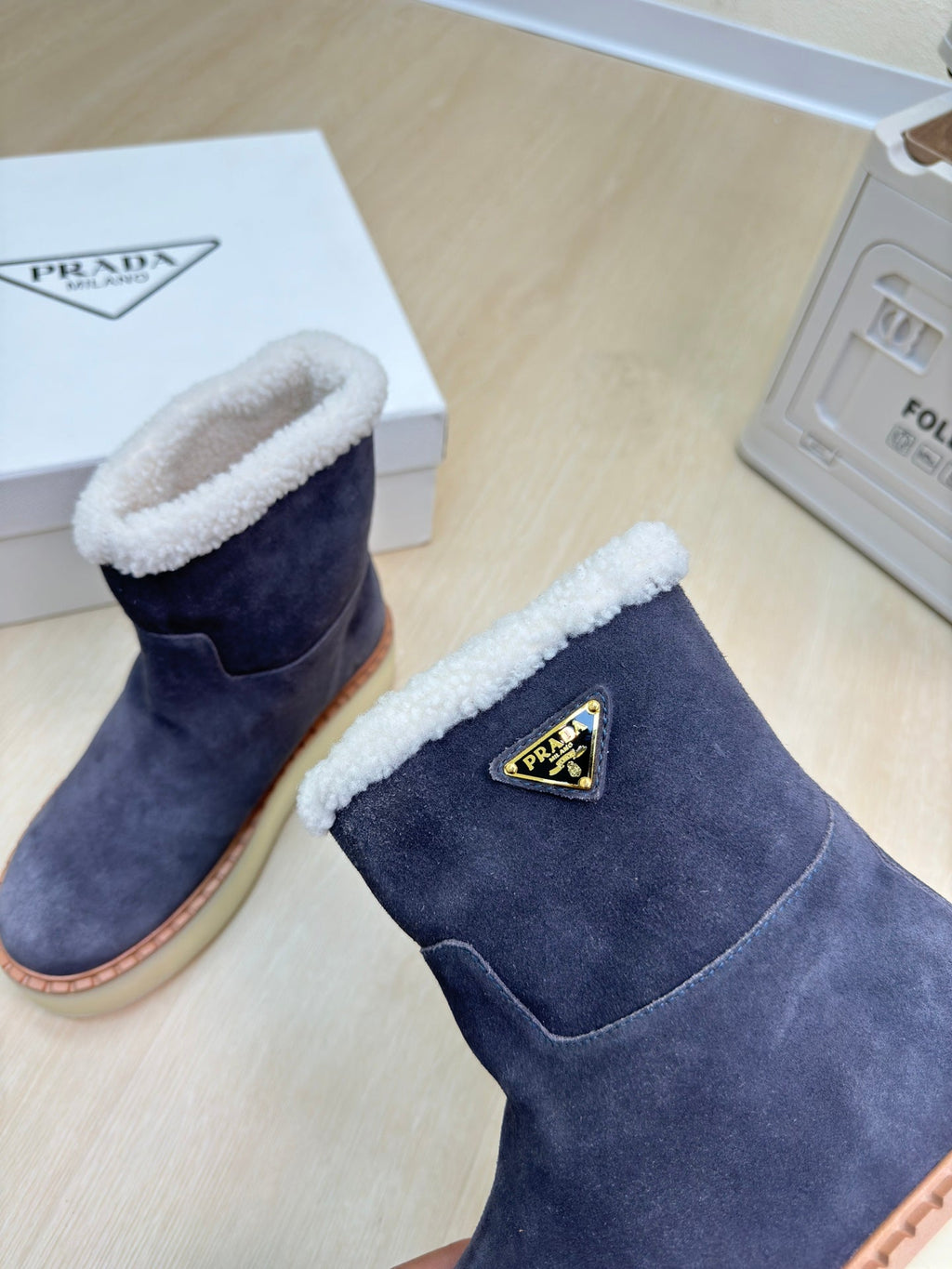 SUEDE BOOTS SLATE GRAY WITH SHEARLING LINING AND RUBBER FLATFORM SOLE