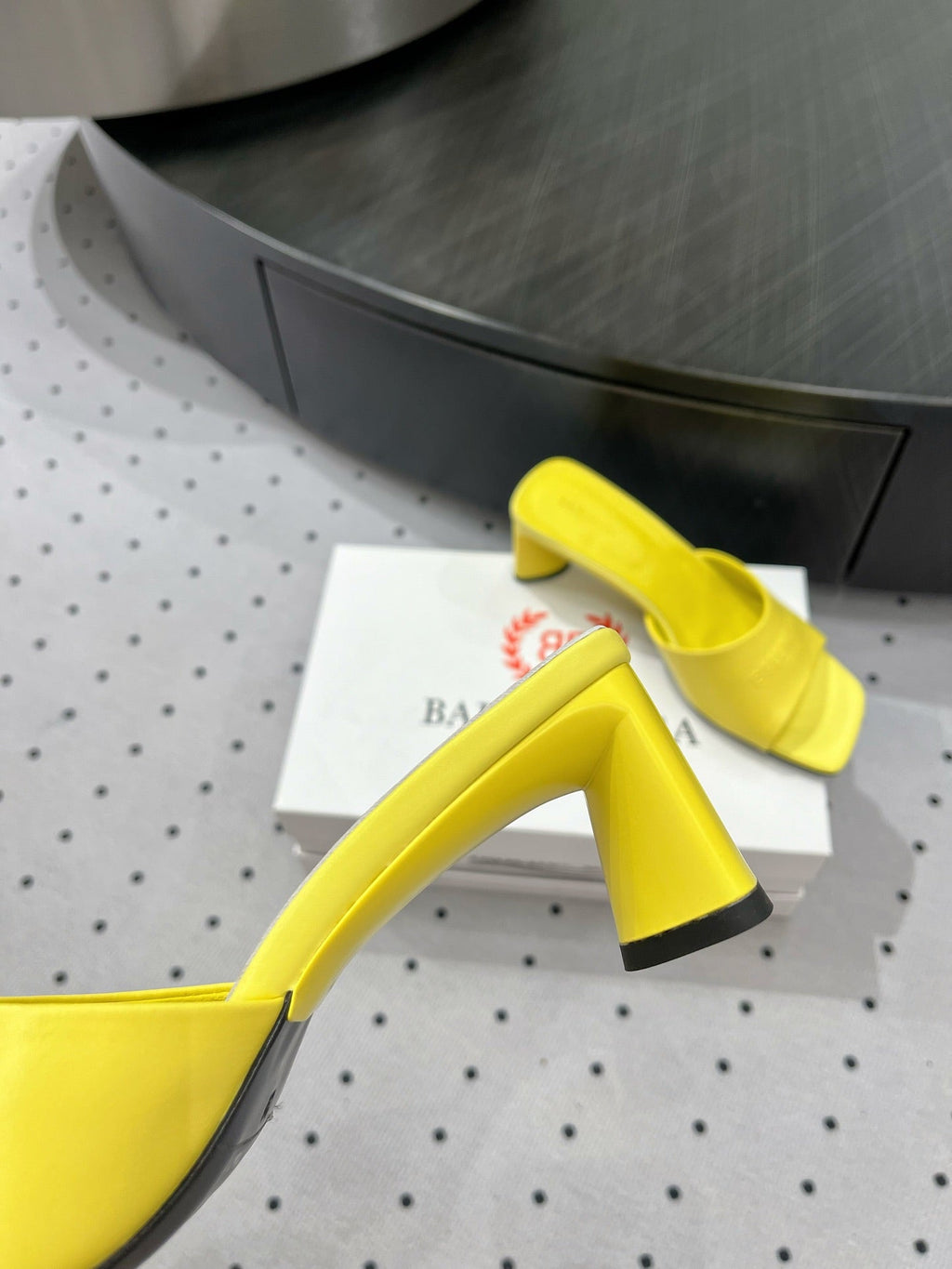 SQUARE-TOE MEDIUM HEEL MULES IN YELLOW CALFSKIN LOGO EMBOSSED