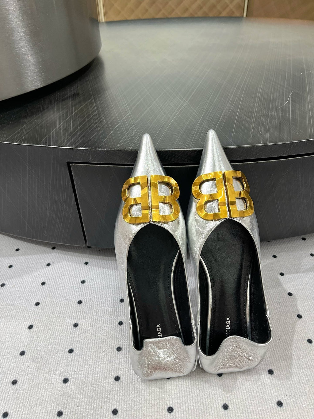 POINTED BB GOLD BUCKLE BALLET FLAT IN SILVER METALLIC SHINY CALFSKIN