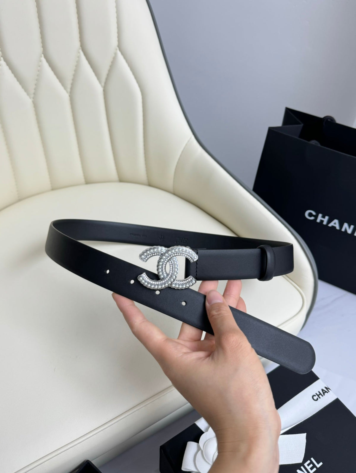 CC BELT 30MM IN BLACK SMOOTH CALFSKIN SILVER HARDWARE ATTACH PEARLS