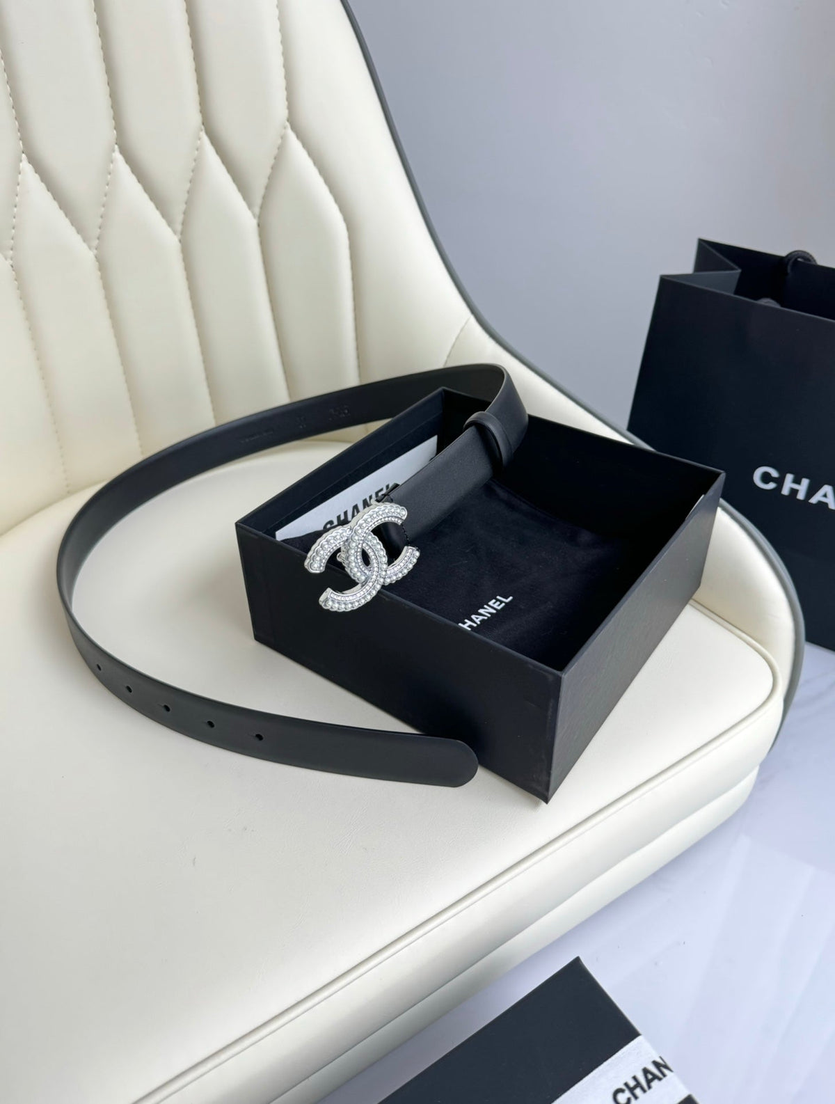CC BELT 30MM IN BLACK SMOOTH CALFSKIN SILVER HARDWARE ATTACH PEARLS