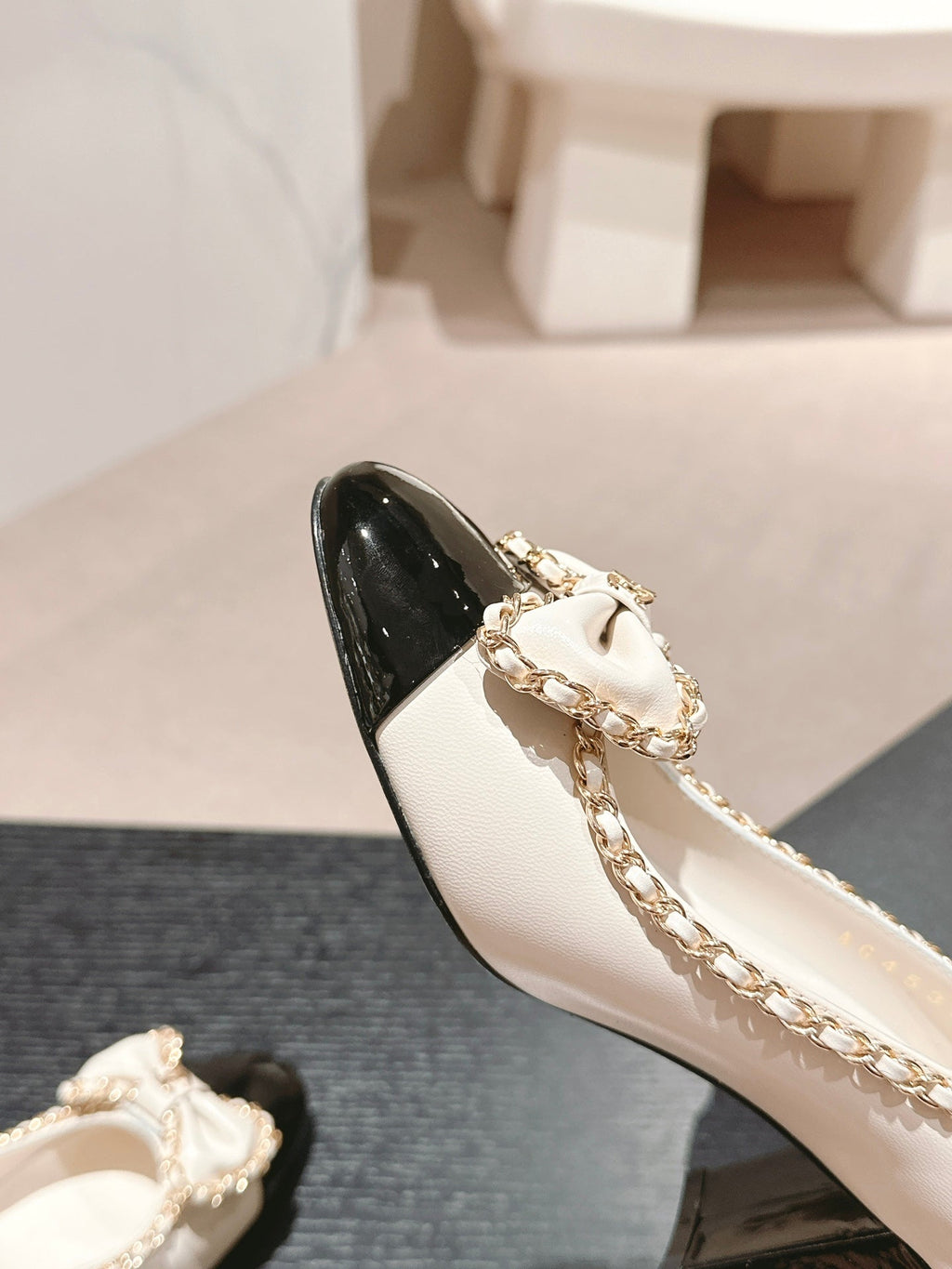 BOWKNOT HIGH HEELS IN WHITE MIX BLACK SHEEPSKIN