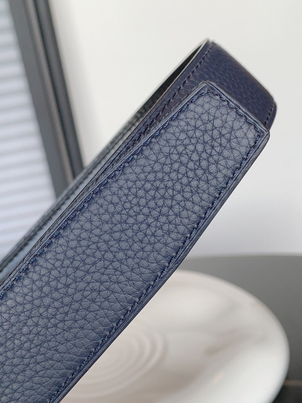 HM REVERSIBLE NAVY BLUE LEATHER STRAP 32 MM GOLD HARDWARE