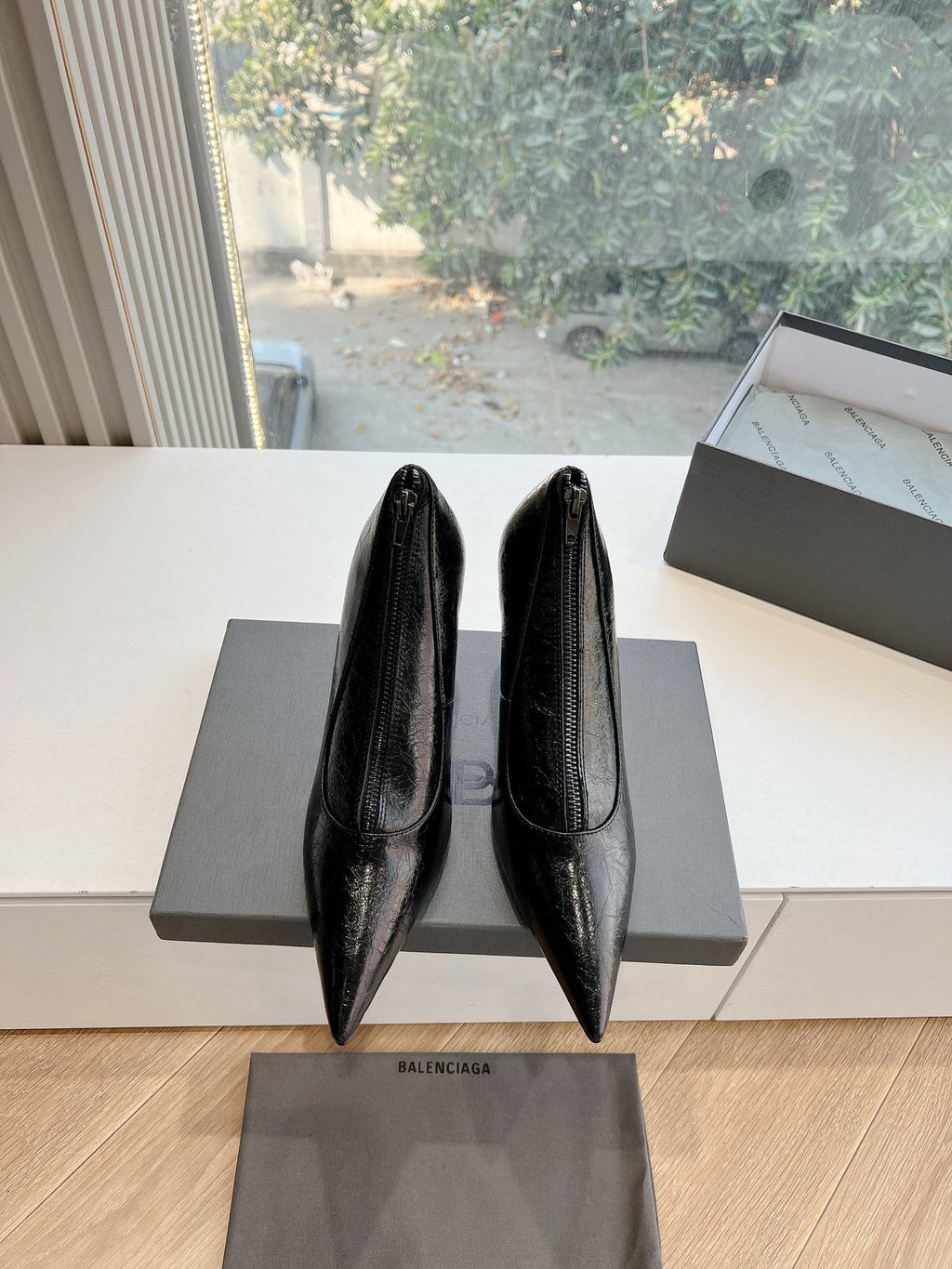 ZIPPER POINTED-TOE HIGH PUMPS IN BLACK WAX-OIL SHEEPSKIN