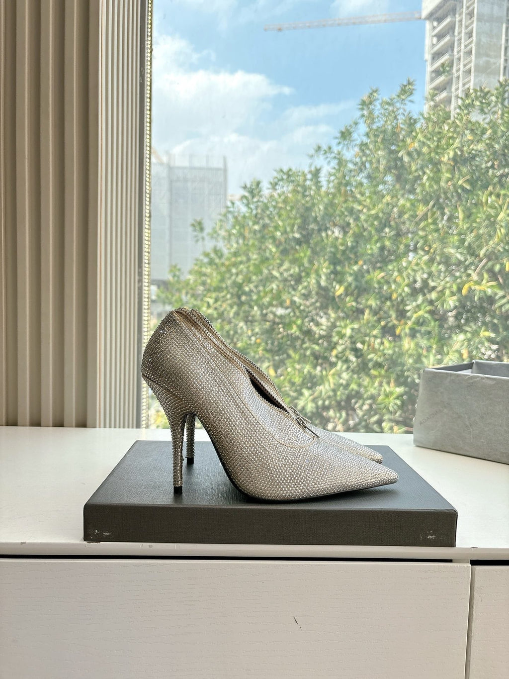 ZIPPER POINTED-TOE HIGH PUMPS IN BEIGE SUEDE ATTACHED SILVER CRYSTAL
