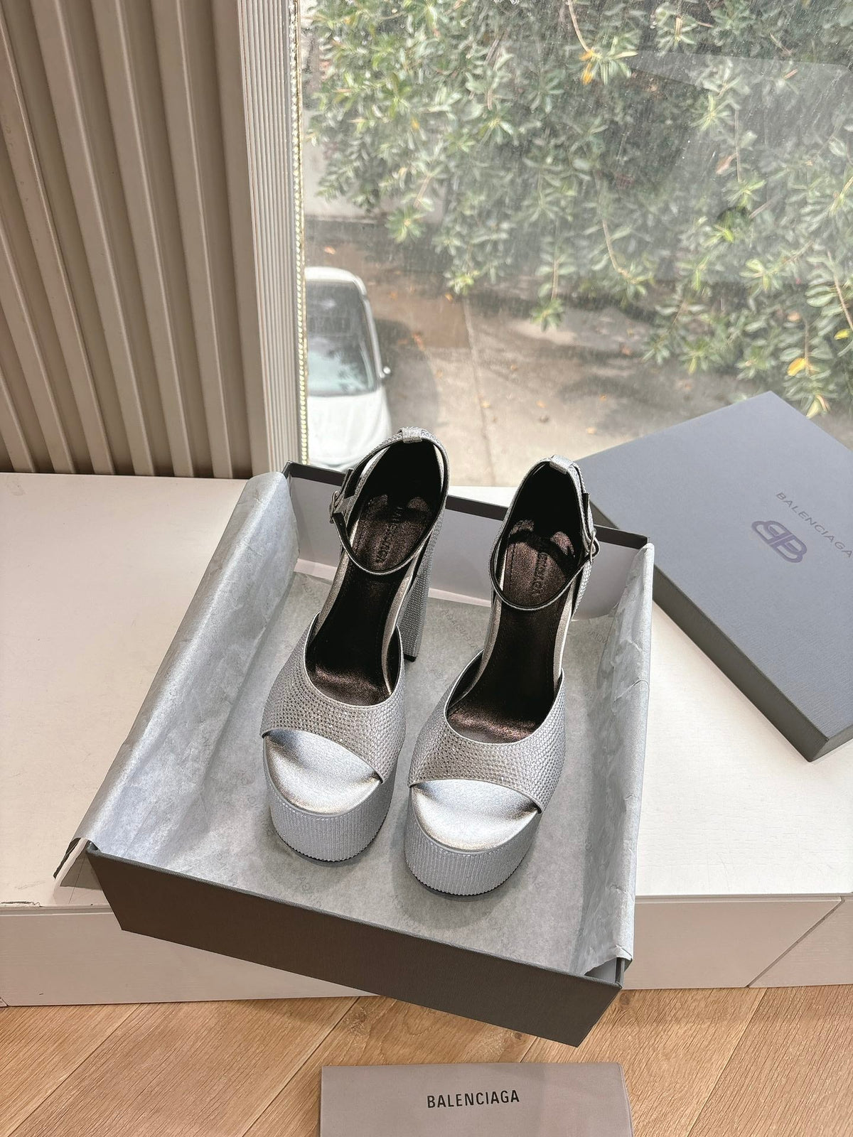 PLATFORM ANKLE STRAP HEELS IN SILVER METALLIC ATTACHED RHINESTONES CALFSKIN